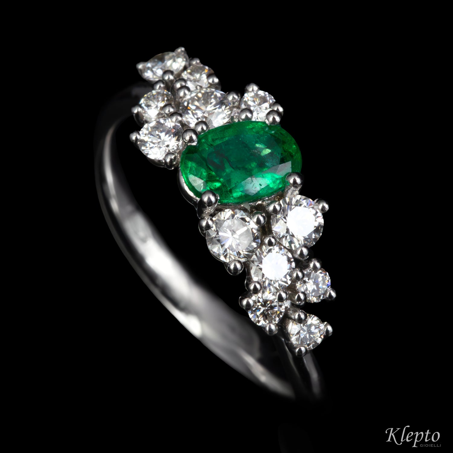 Anello classico by Klepto in oro bianco con Smeraldo e Diamanti