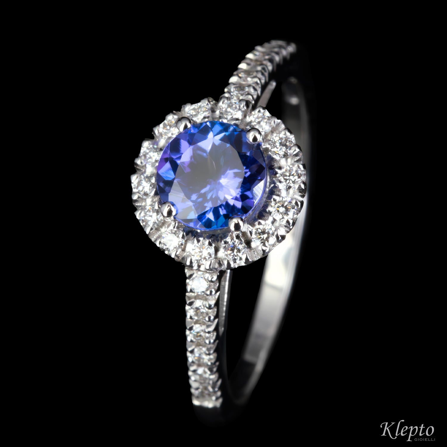 Anello classico in oro bianco con Tanzanite e contorno di Diamanti