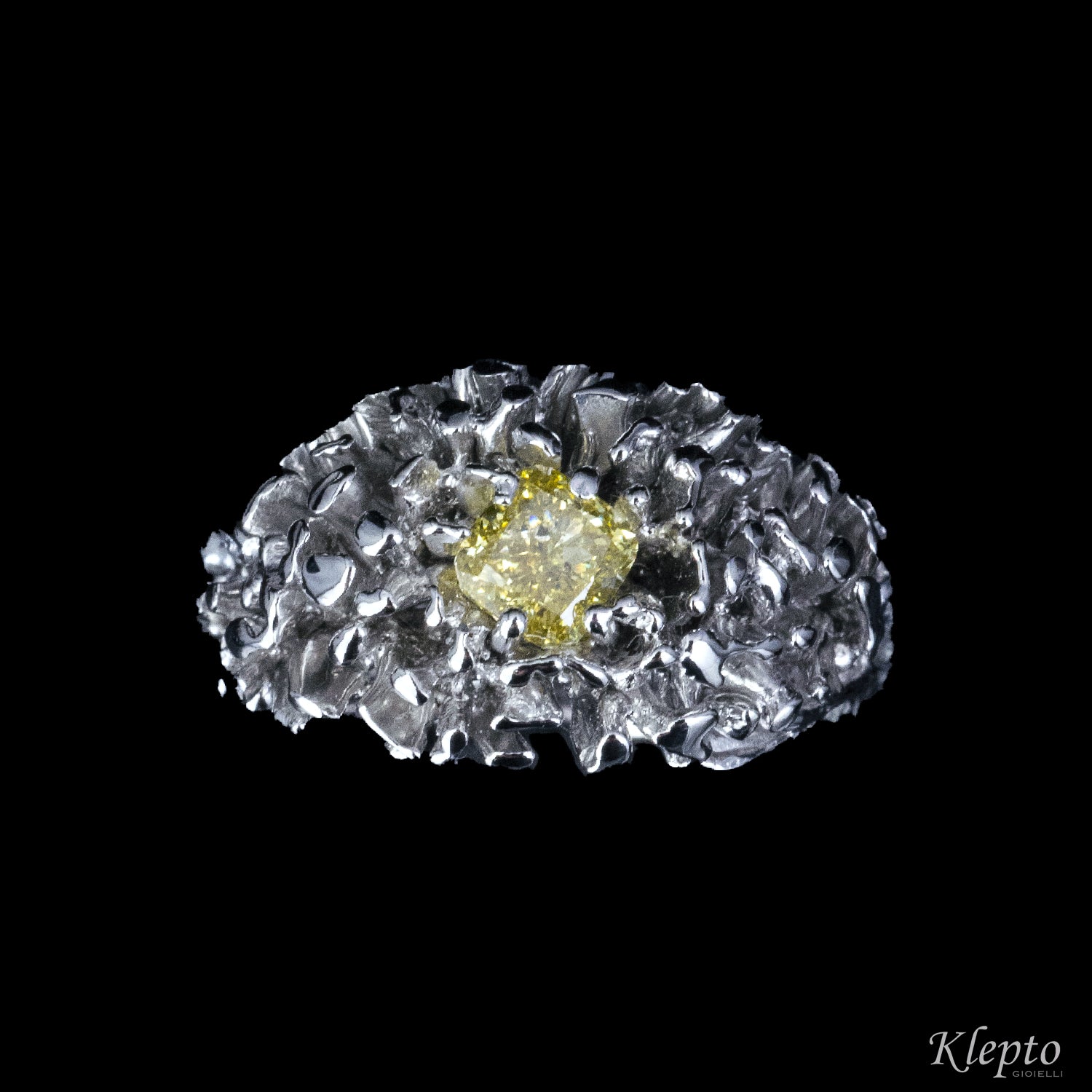 Anello in oro bianco con Diamante fancy "Fuoco d'artificio"
