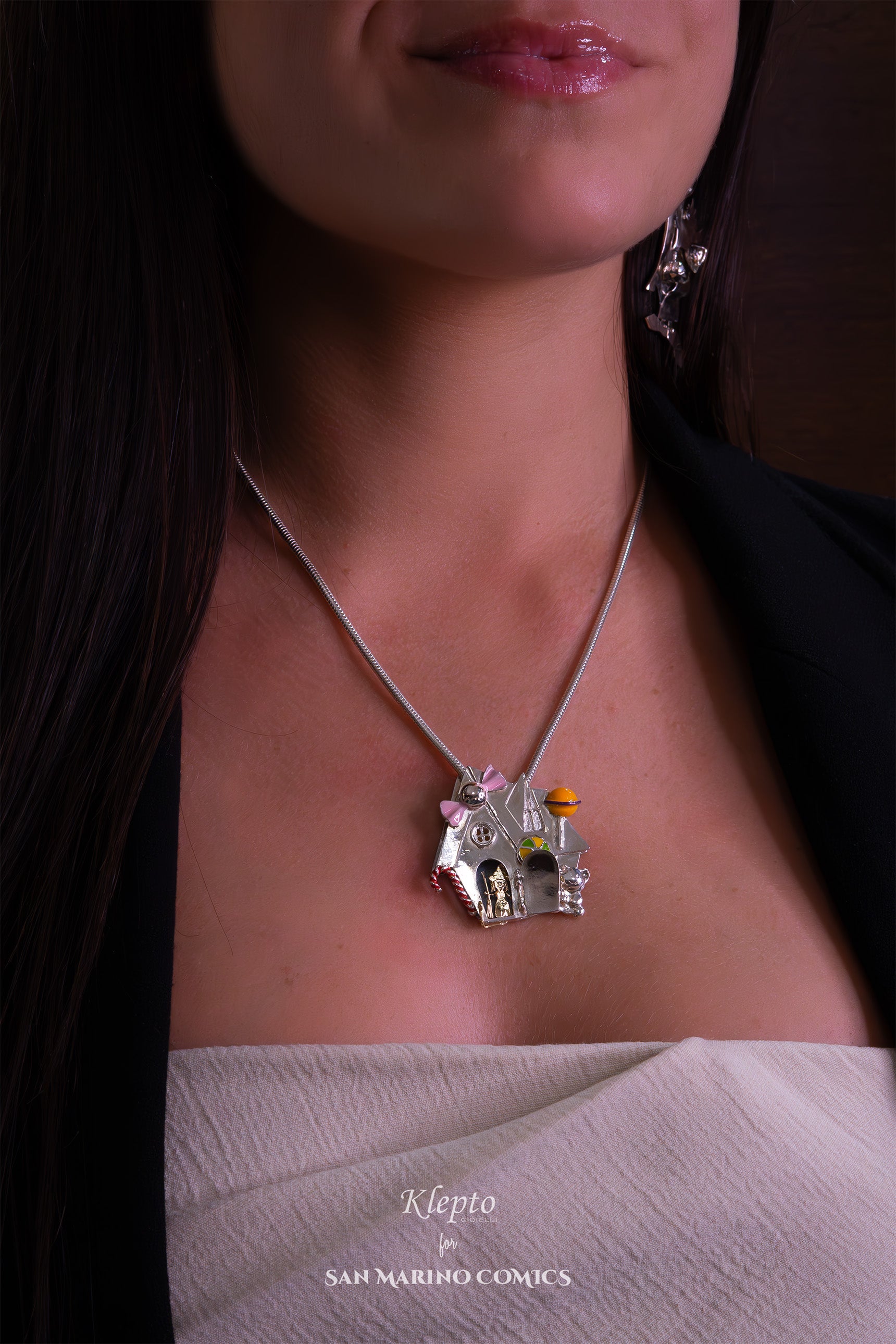 Pendente in Argento Silnova "La casetta di marzapane" con dettagli smaltati e oro giallo