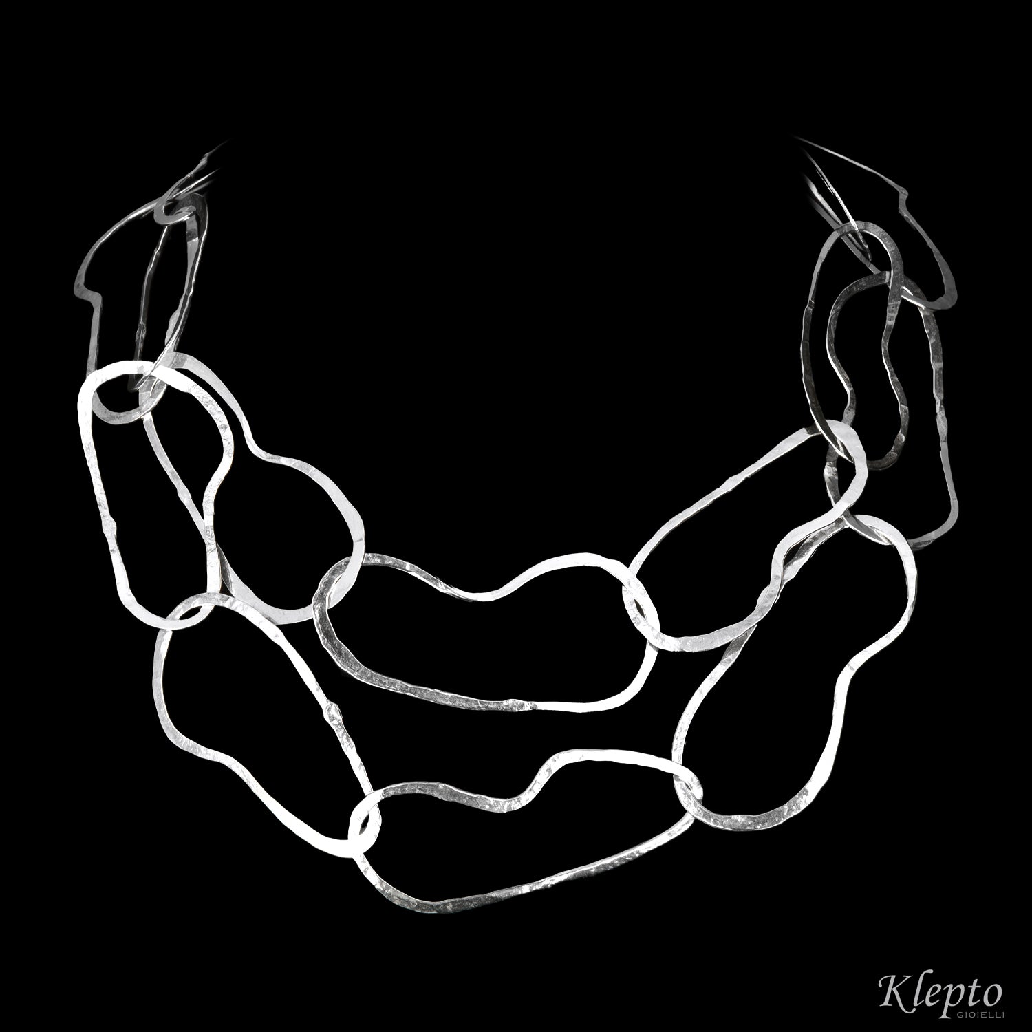 Collana in Argento Silnova® ad anelli irregolari martellati