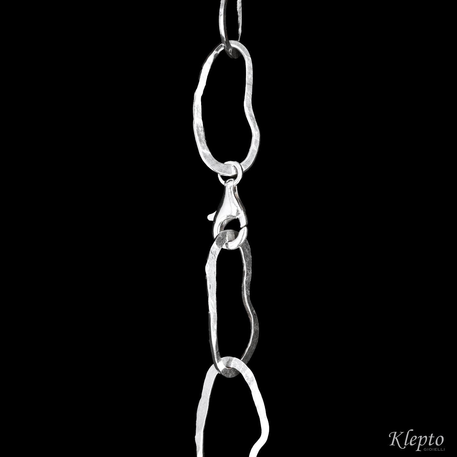 Collana in Argento Silnova® ad anelli irregolari martellati