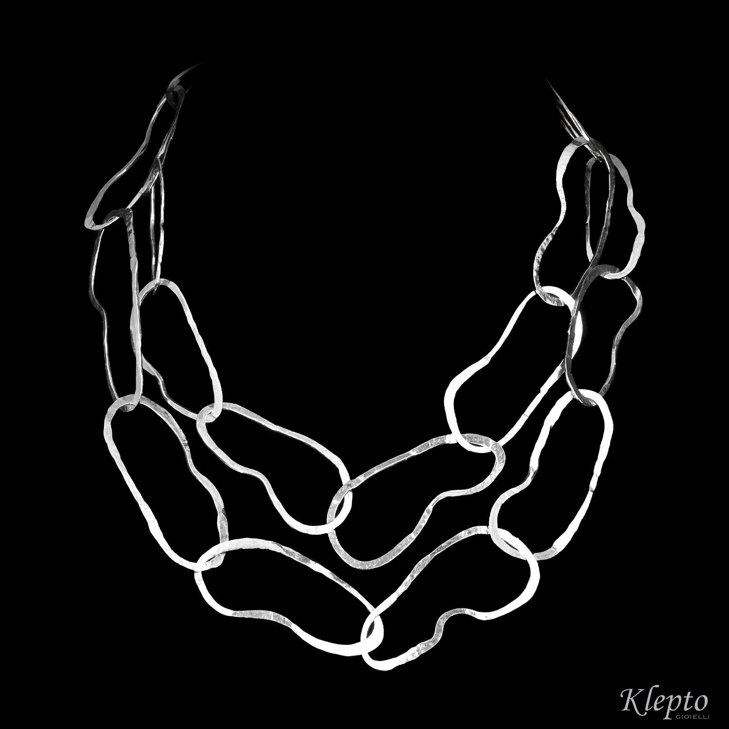 Collana in Argento Silnova® ad anelli irregolari martellati