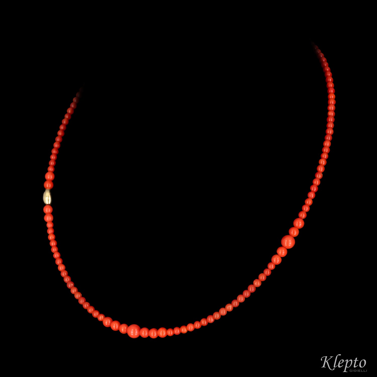 Collana in oro giallo corta con Corallo sardo