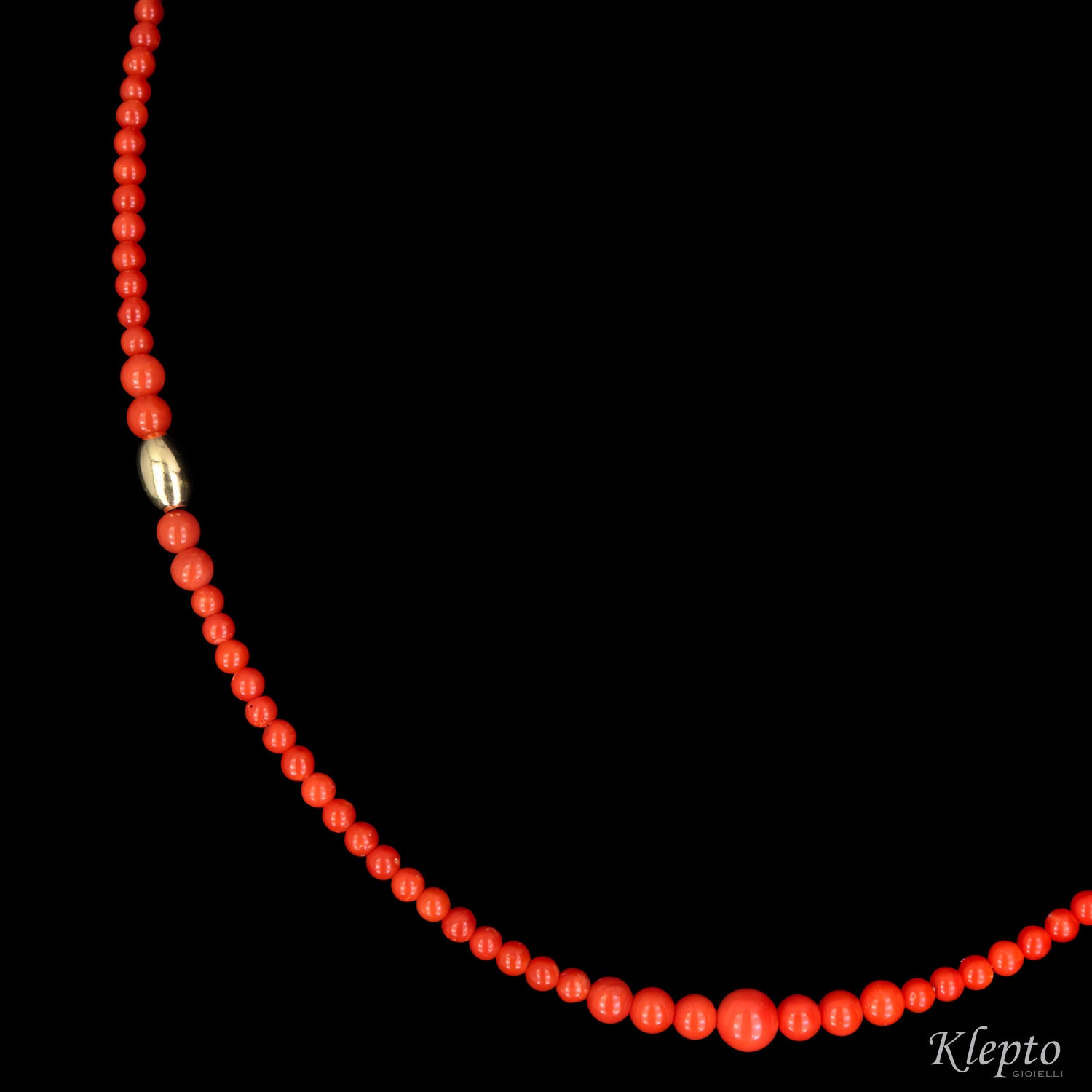 Collana in oro giallo corta con Corallo sardo