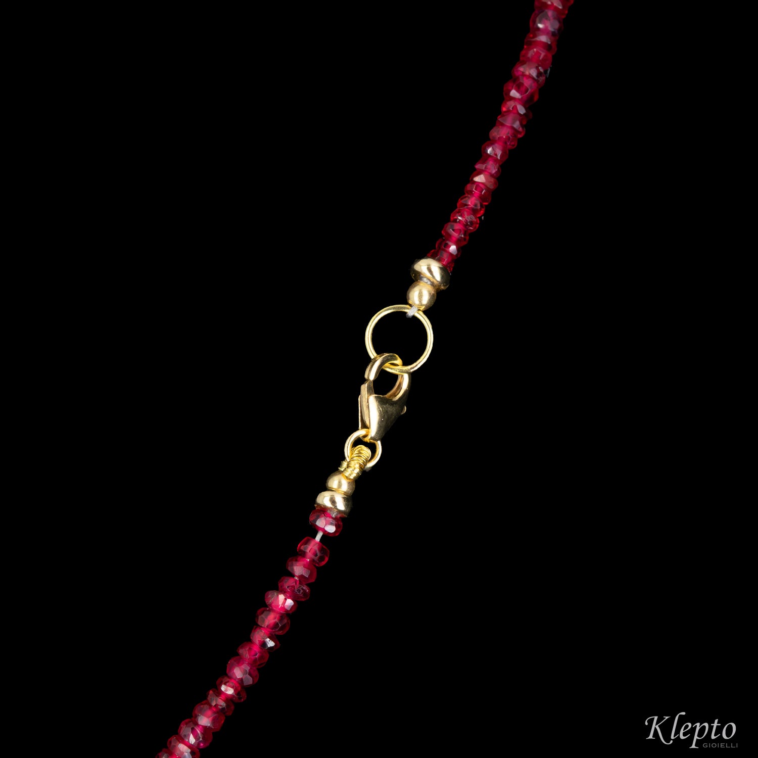 Collana girocollo con Spinelli rossi