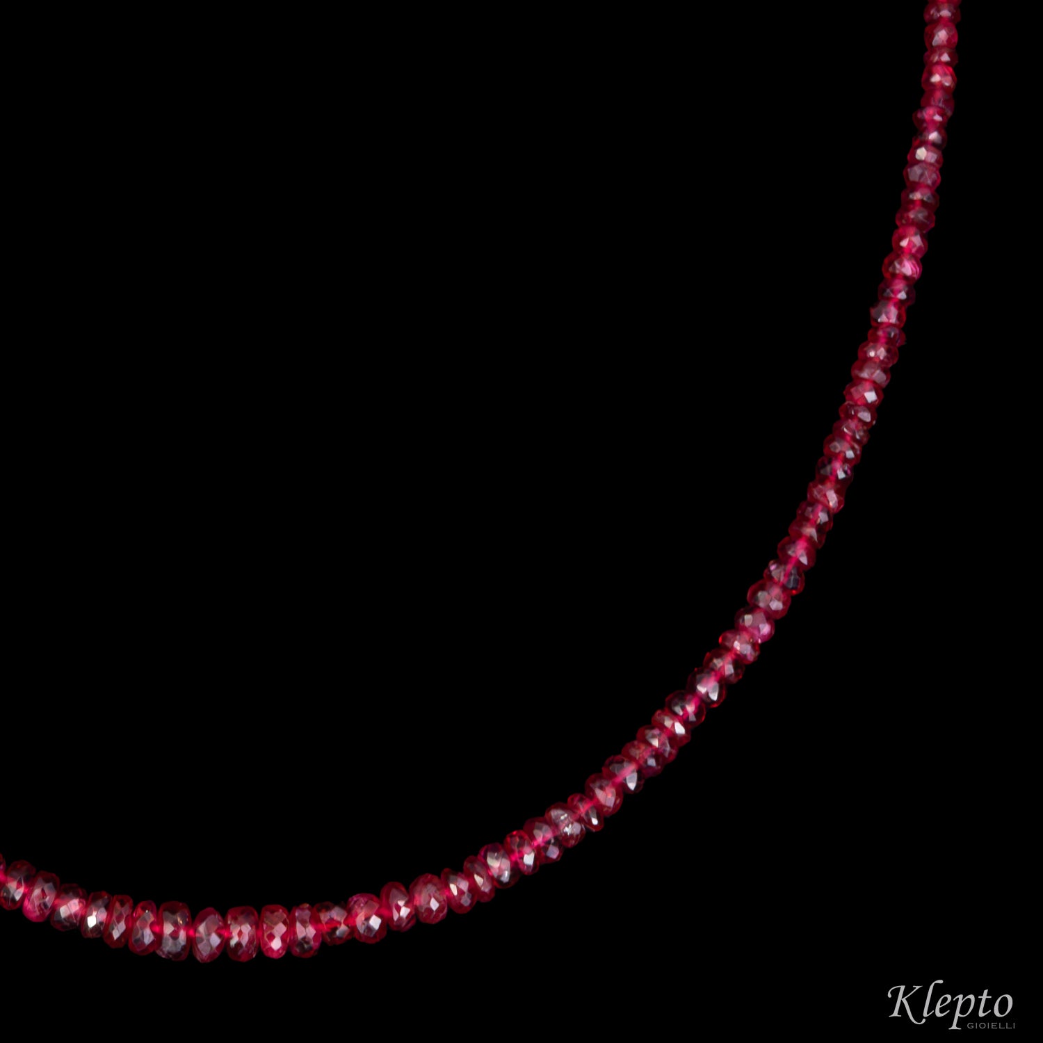 Collana girocollo con Spinelli rossi