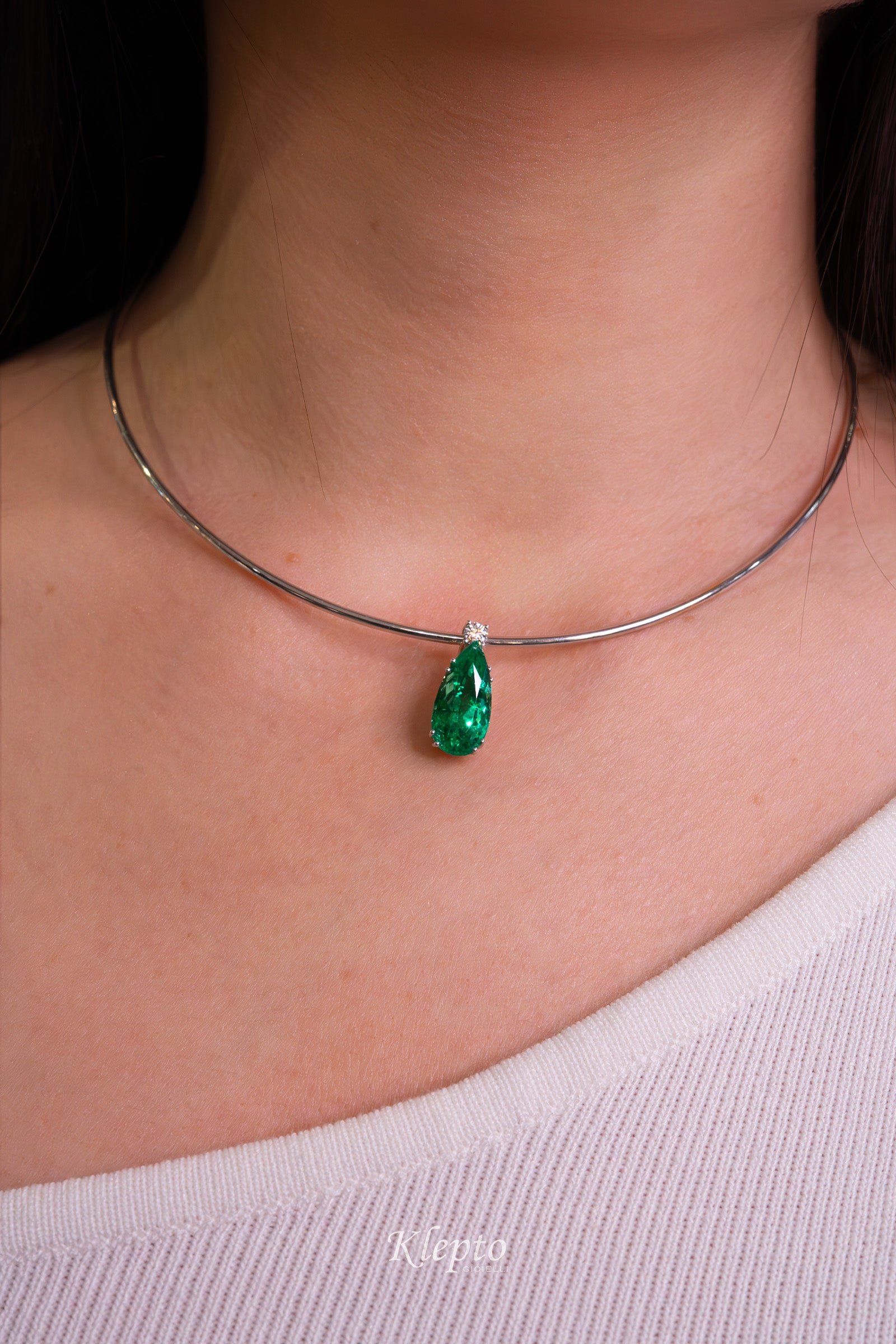 Pendente in oro bianco con Smeraldo e Diamante