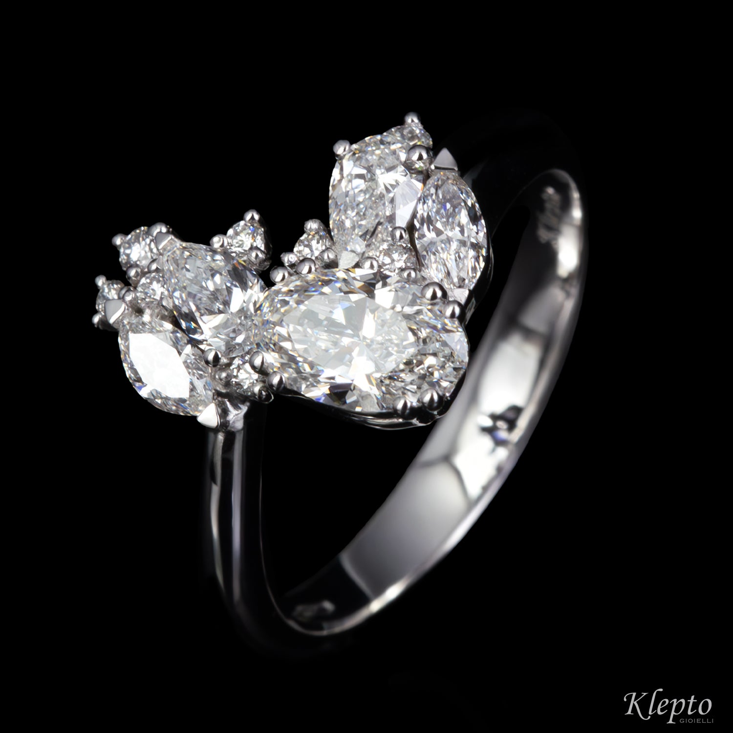 Anello classico by Klepto contrarié in oro bianco con Diamanti