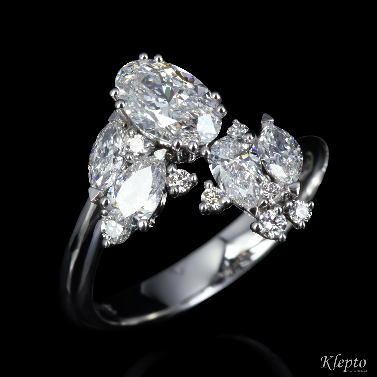 Anello classico by Klepto contrarié in oro bianco con Diamanti