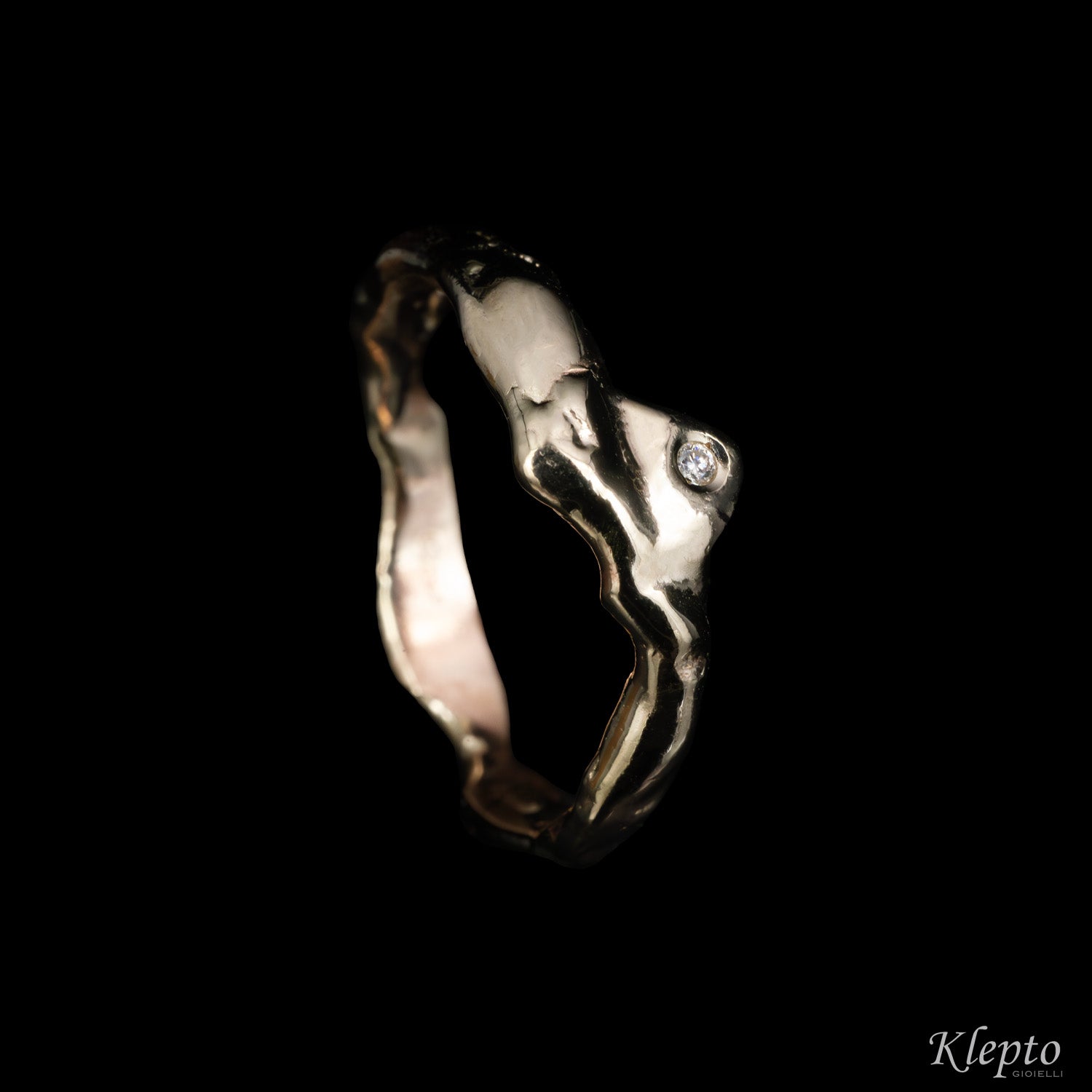 Anello in oro bianco naturale fuso a fiamma con Diamante