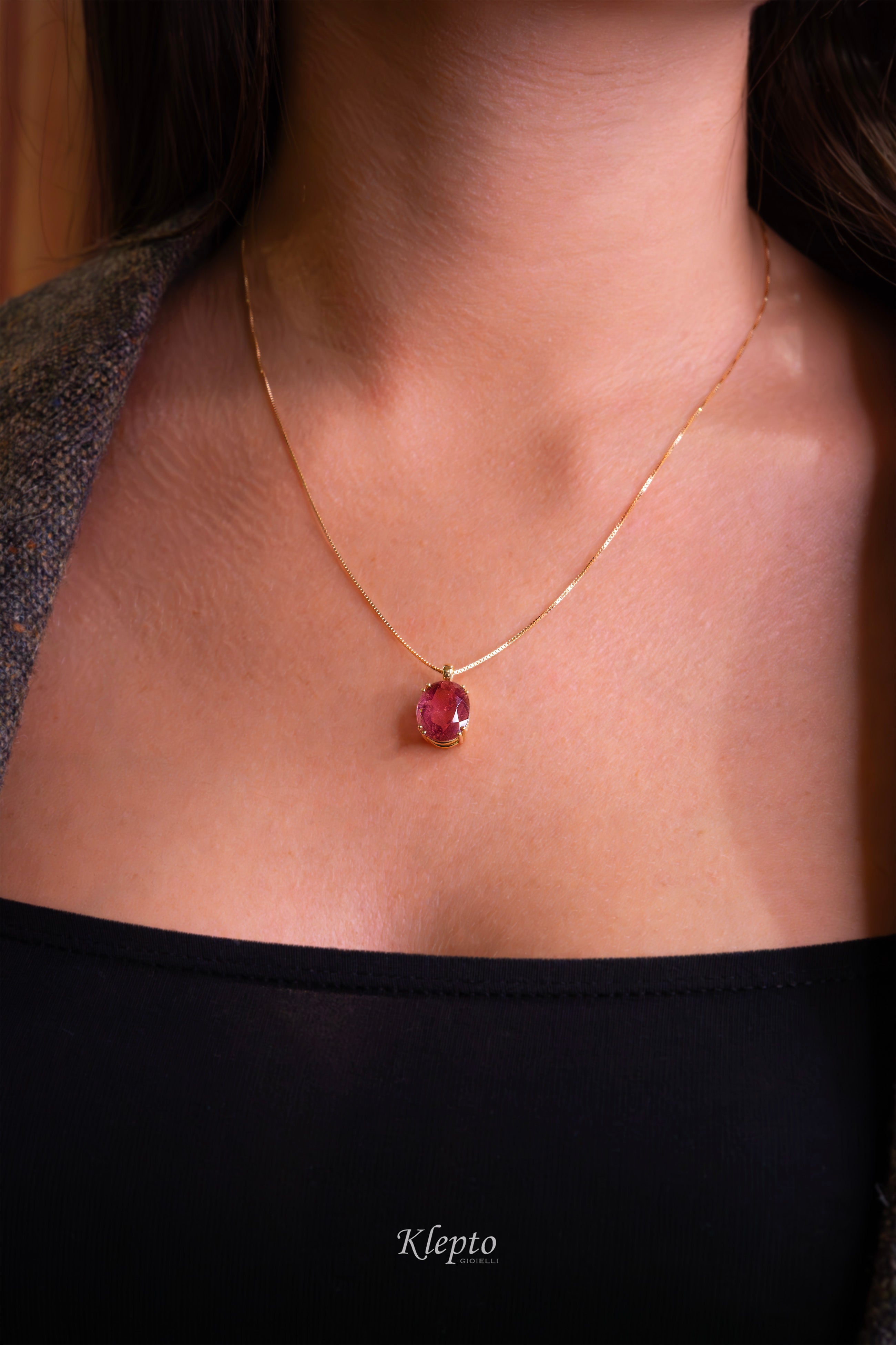 Pendente in oro giallo con Tormalina rosa