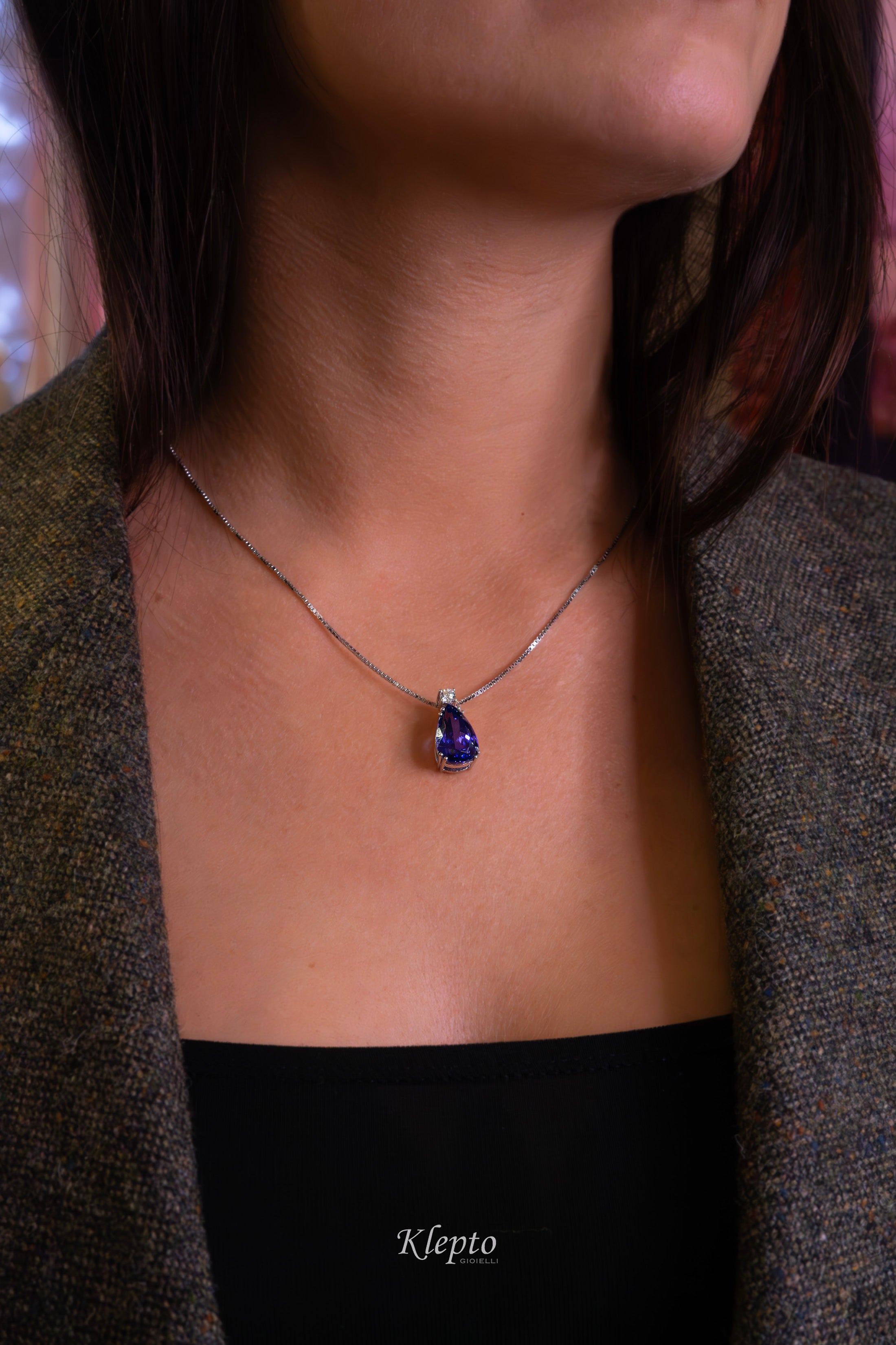 Pendente in oro bianco con Tanzanite e Diamante