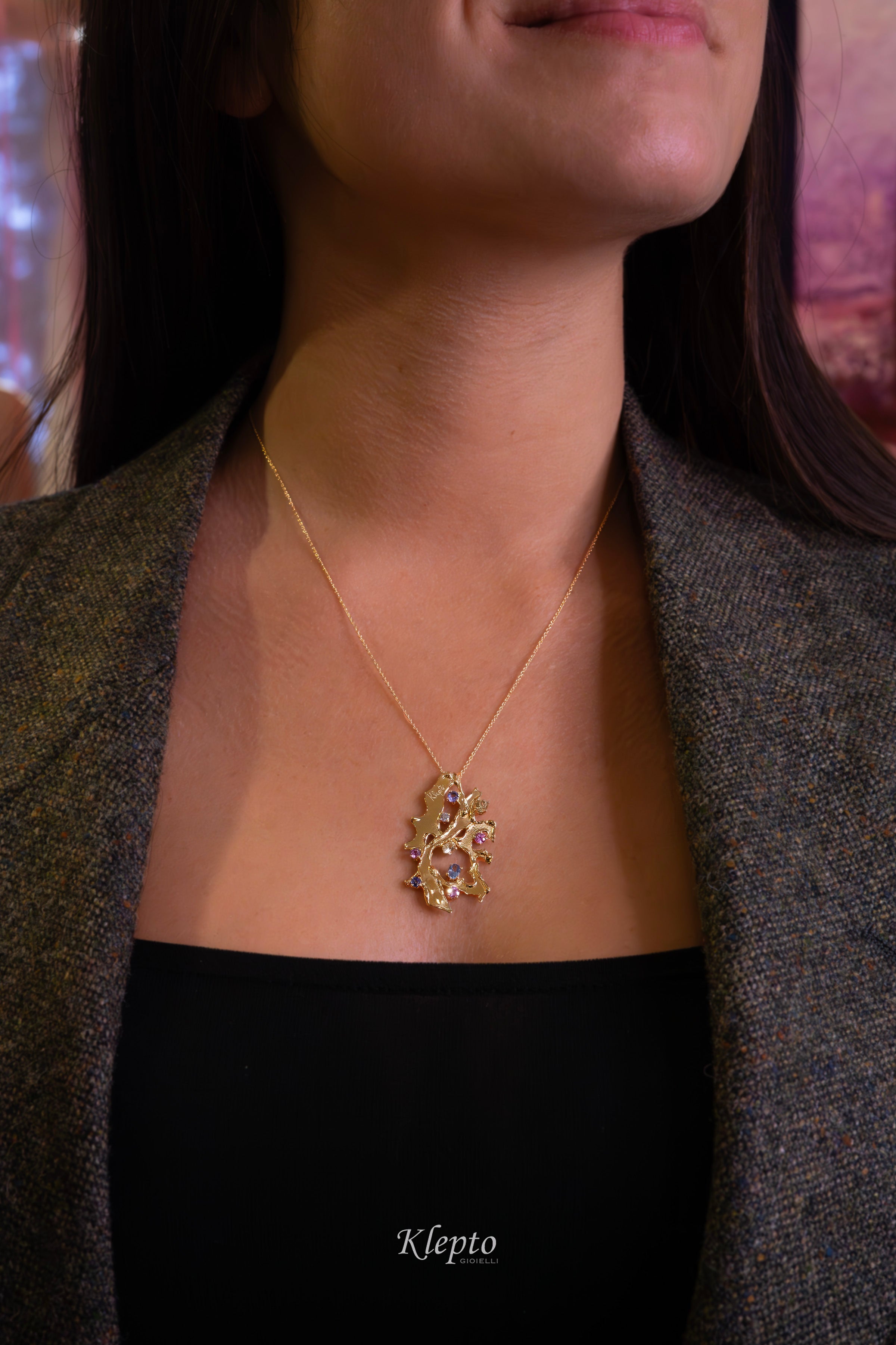 Pendente in oro giallo con Zaffiri, Tanzanite e Diamante