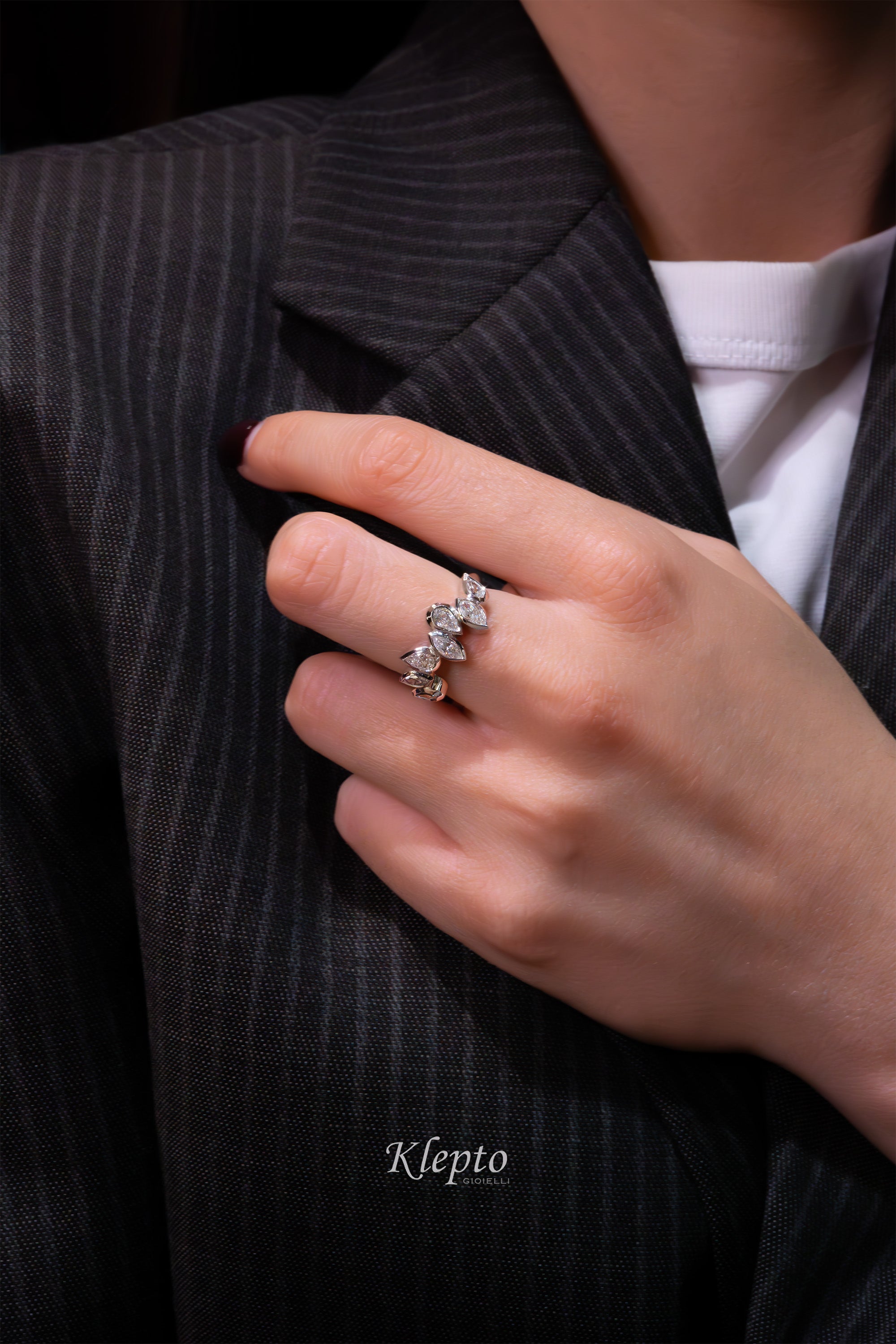 Anello classico by Klepto in oro bianco e Diamanti