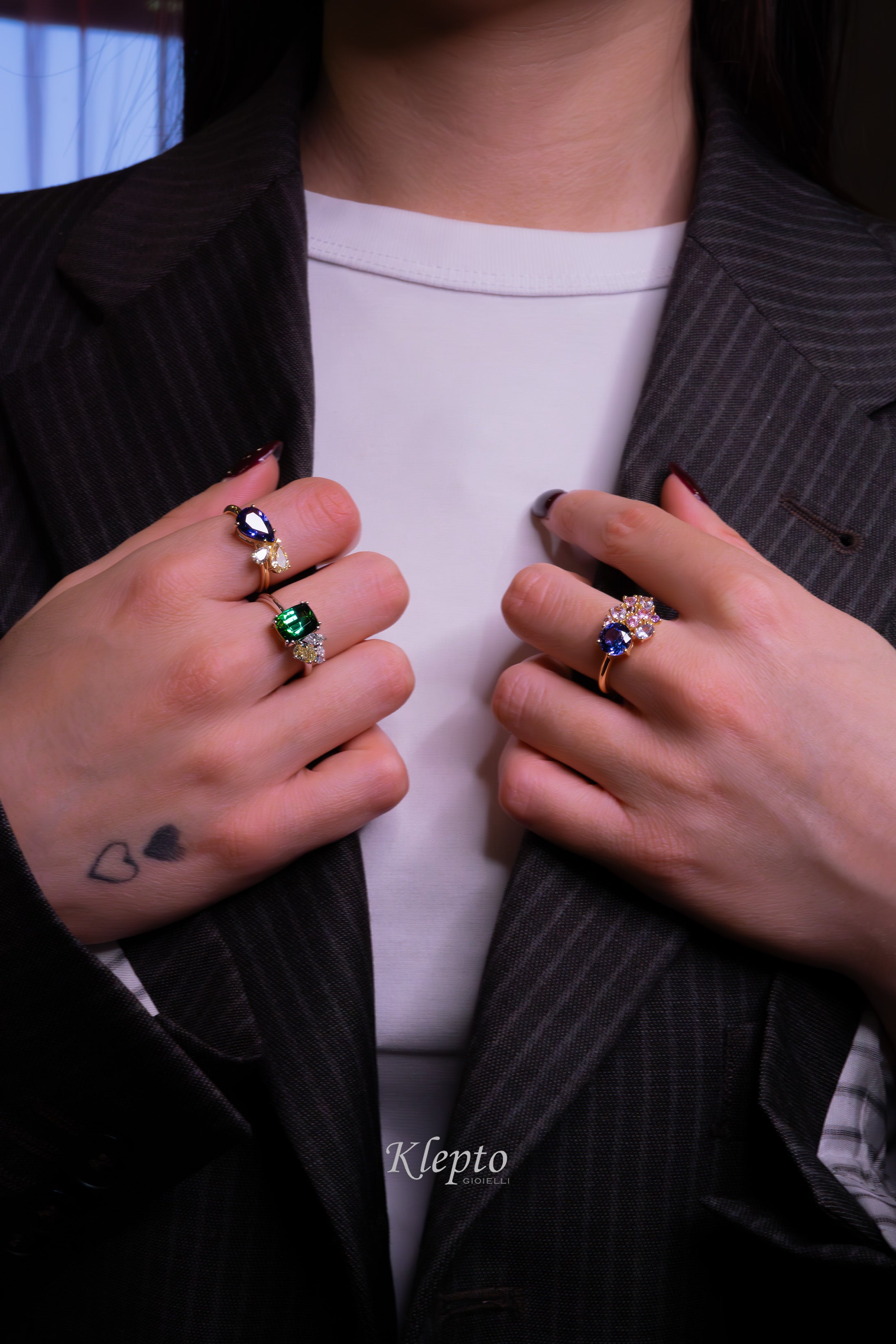 Anello classico by Klepto in oro bianco con Tormalina verde e Diamanti