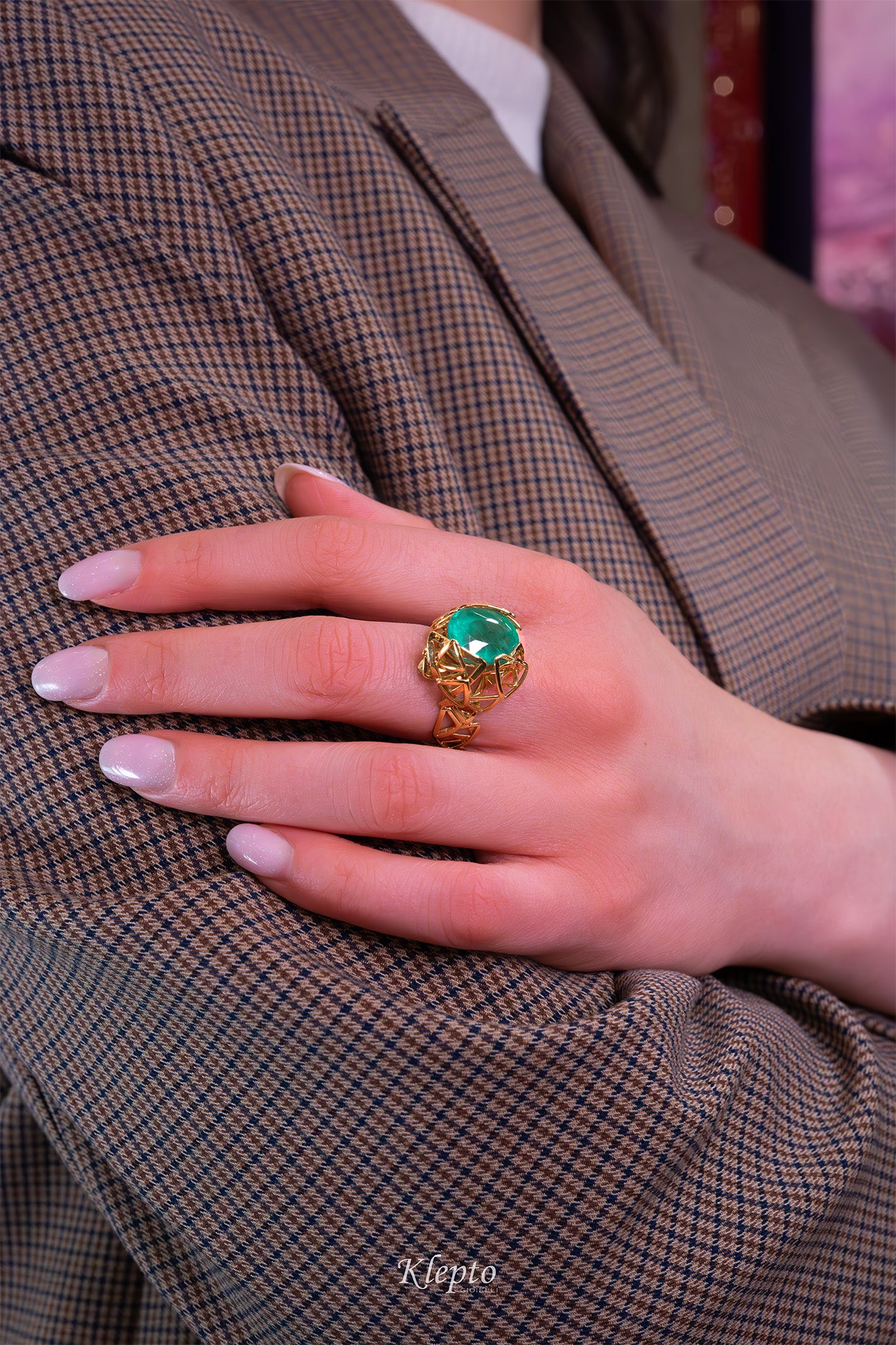 Anello in oro giallo con Smeraldo