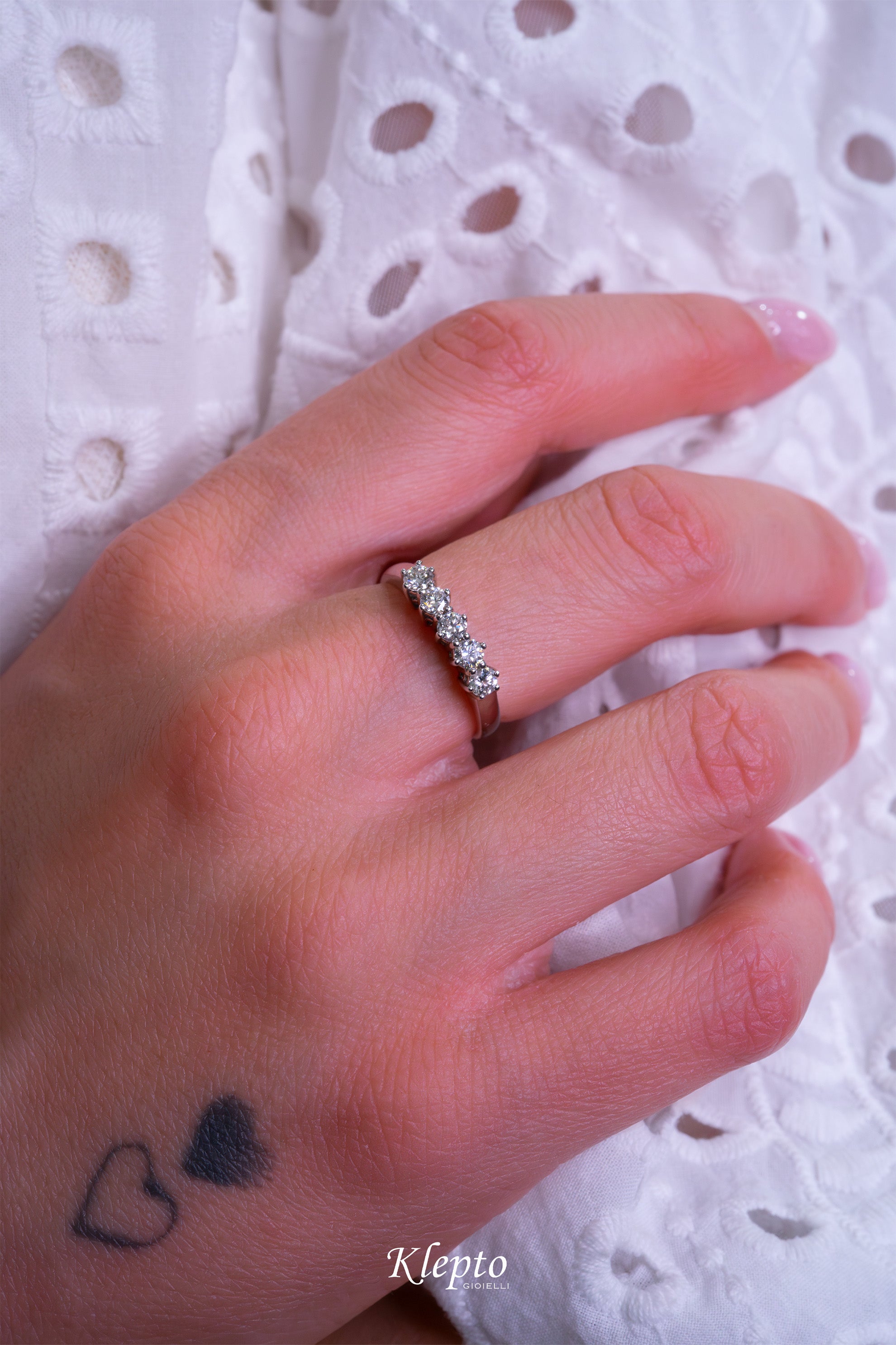 Anello classico Riviera in oro bianco e Diamanti