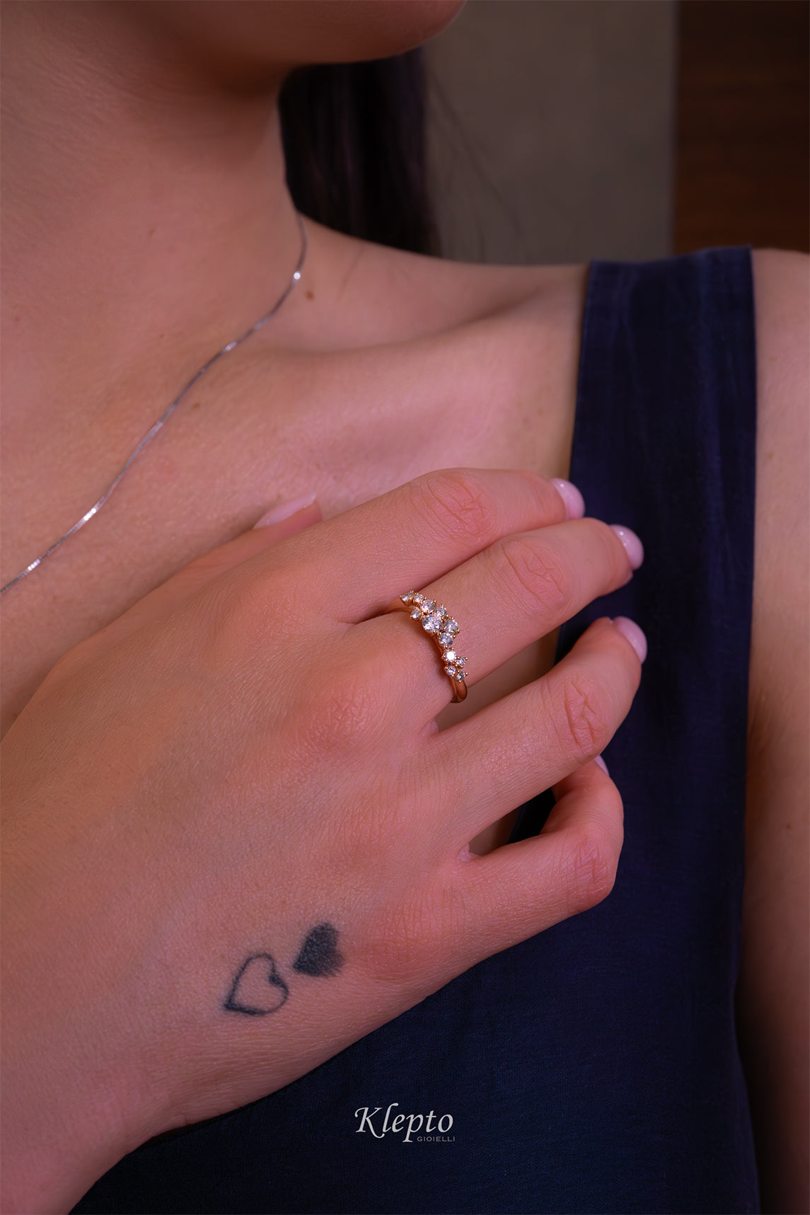 Anello classico by Klepto in oro rosa con Diamanti