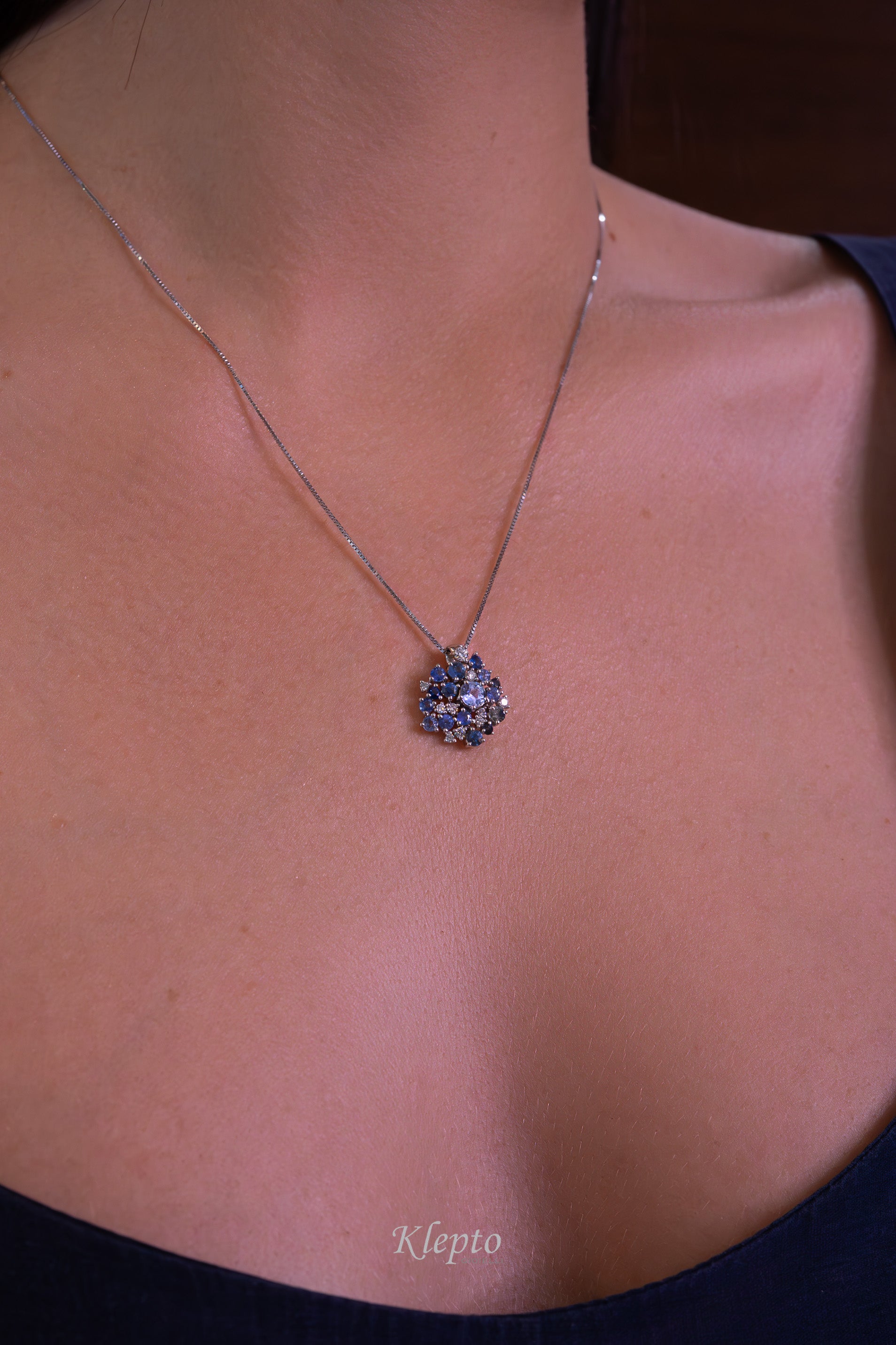 Pendente in oro bianco con Zaffiri blu e Diamanti