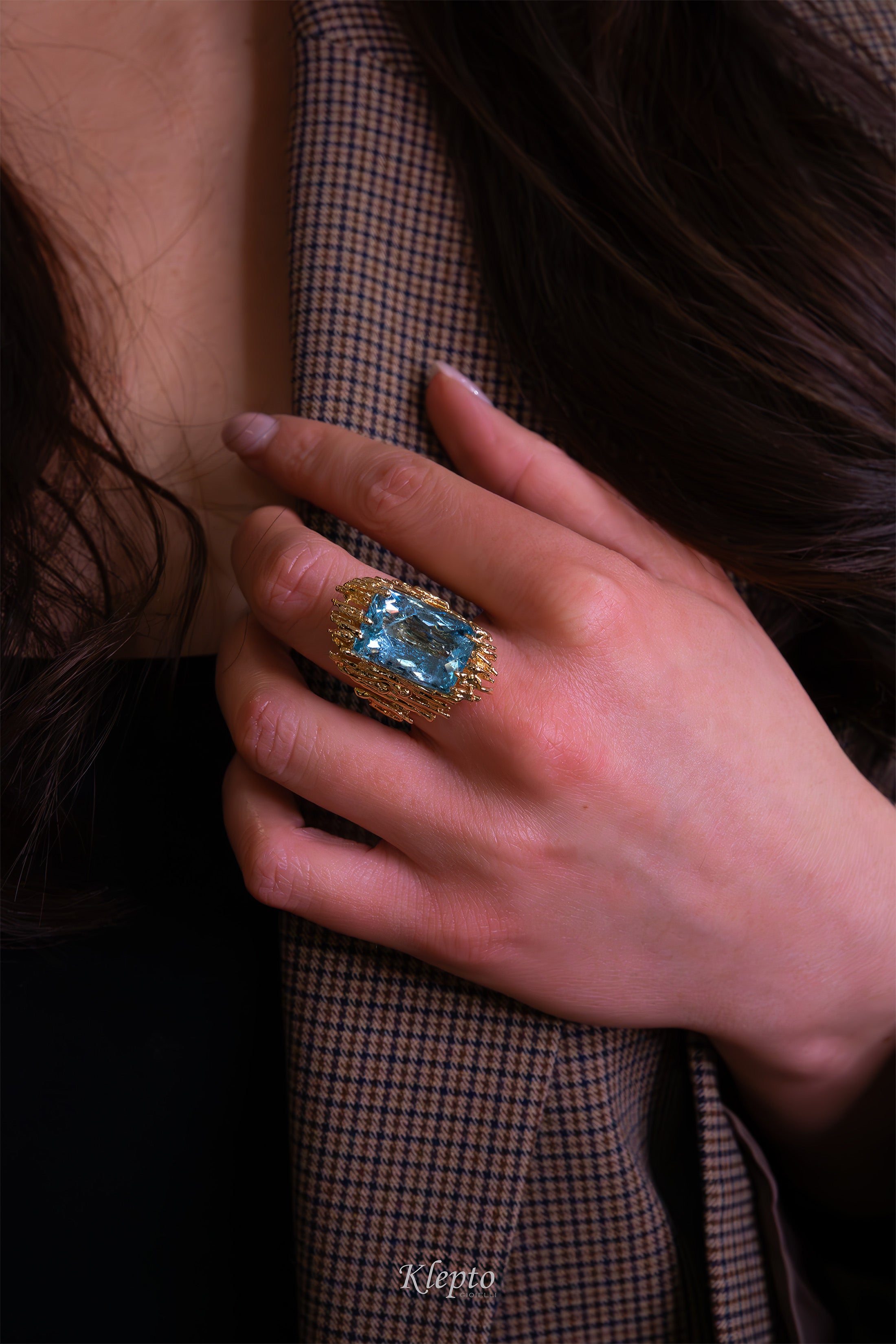 Anello in oro giallo "EroiKa" con Acquamarina