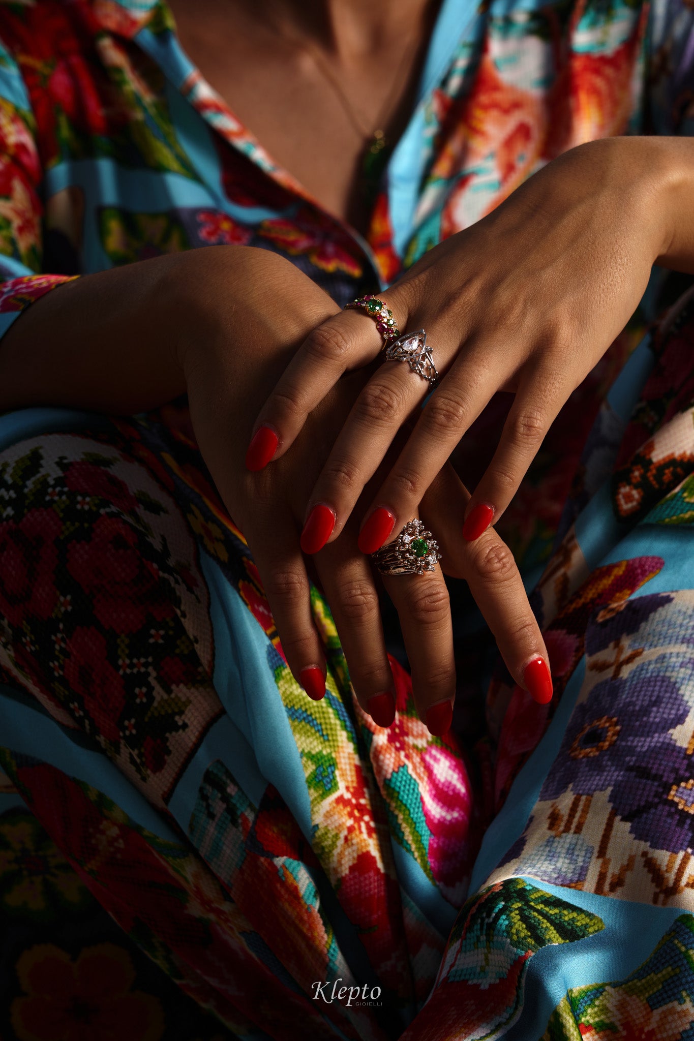 Anello classico in oro giallo con Tormalina, Rubini, Tzavoriti e Diamanti