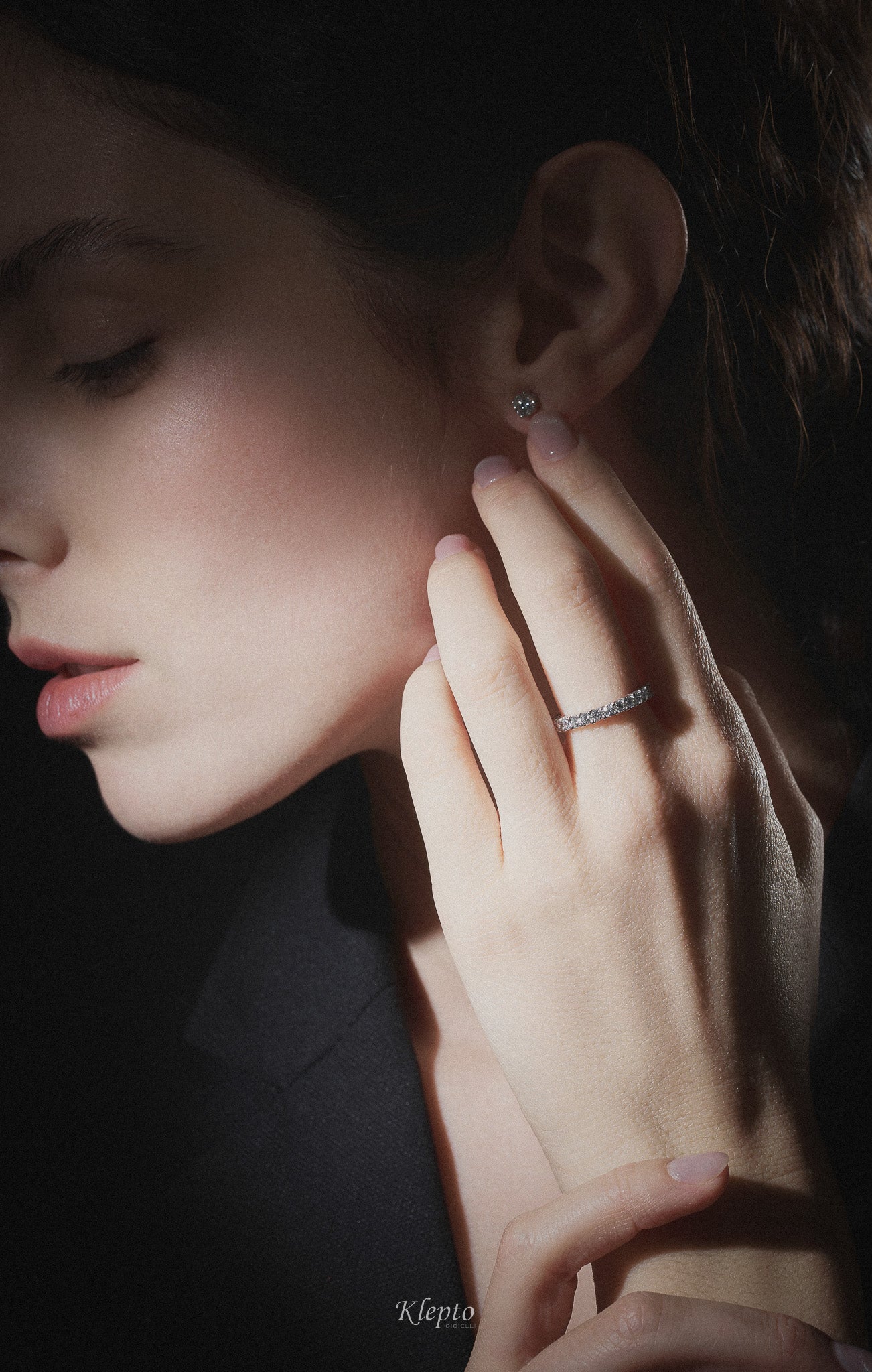 Infinity in oro bianco tornito