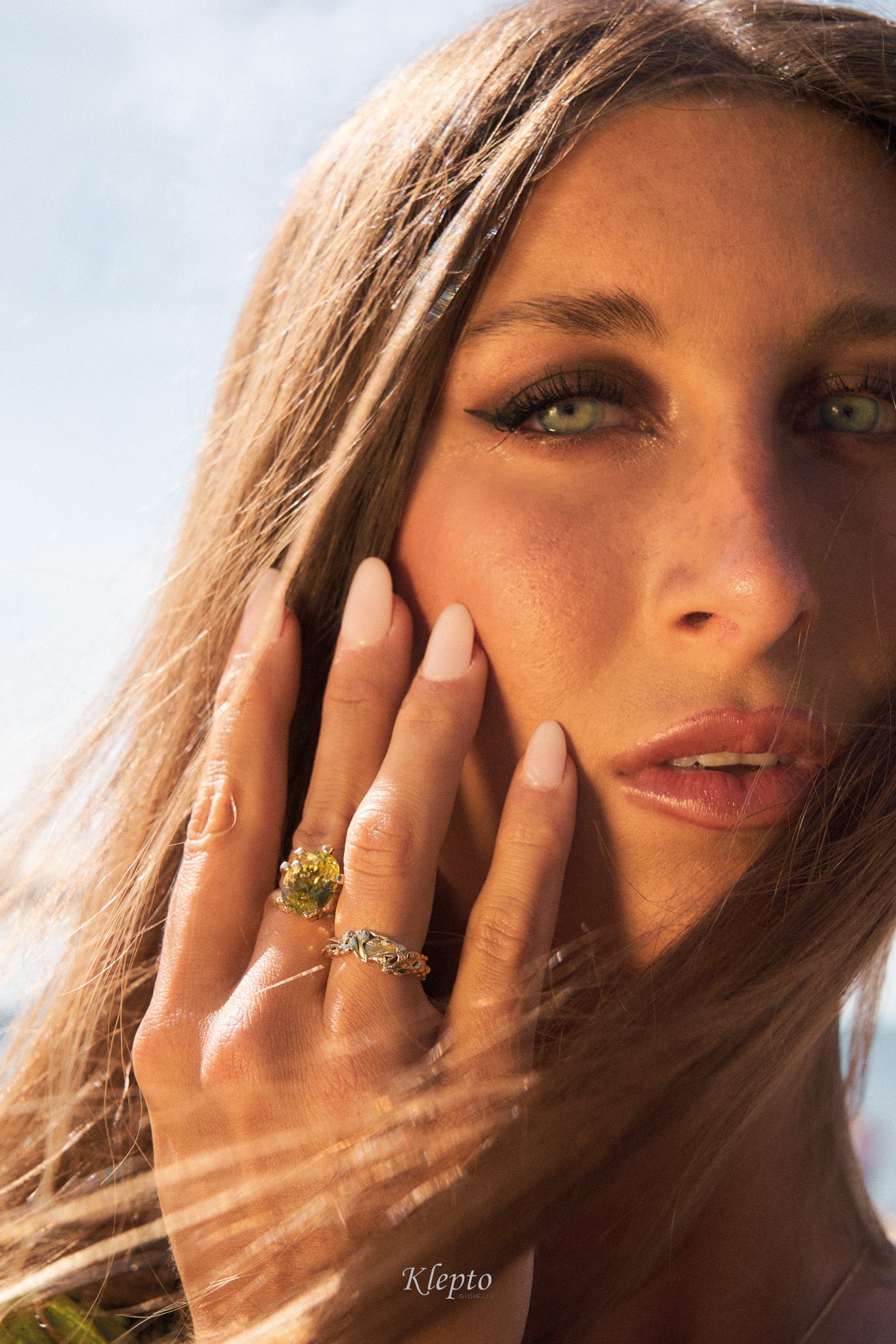 Anello in oro giallo fuso a fiamma