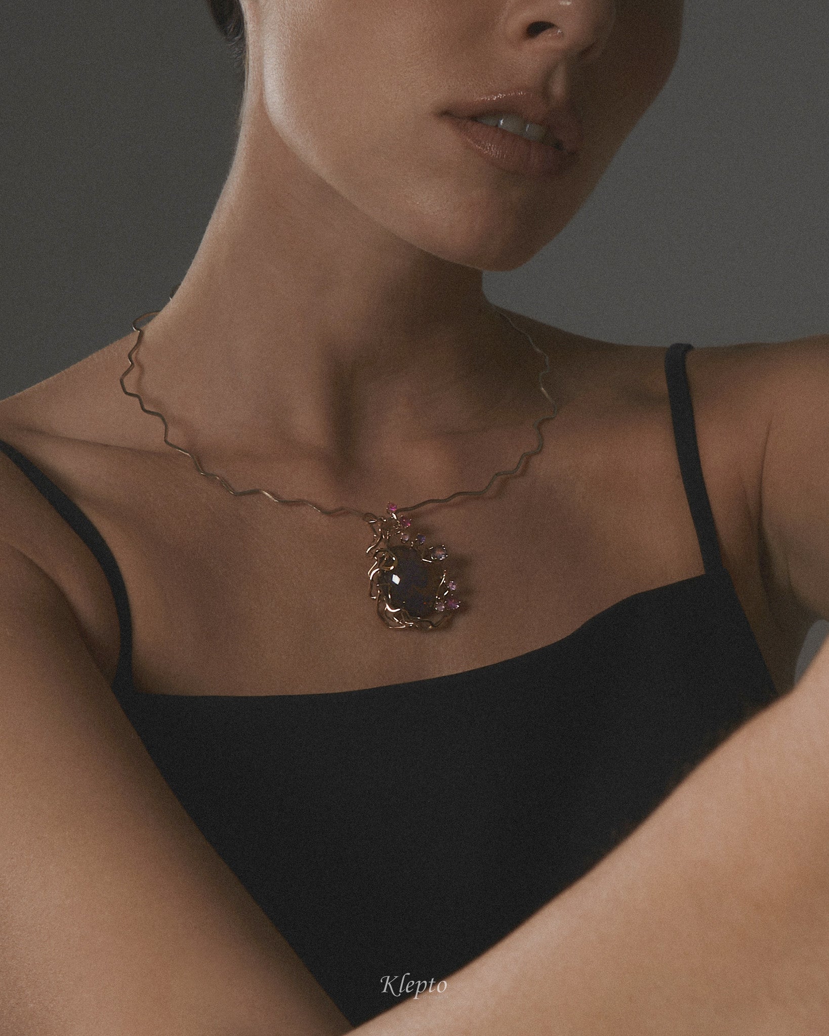 Collier in oro rosa e bianco naturale "Origini" con Tormalina cabochon e Zaffiri