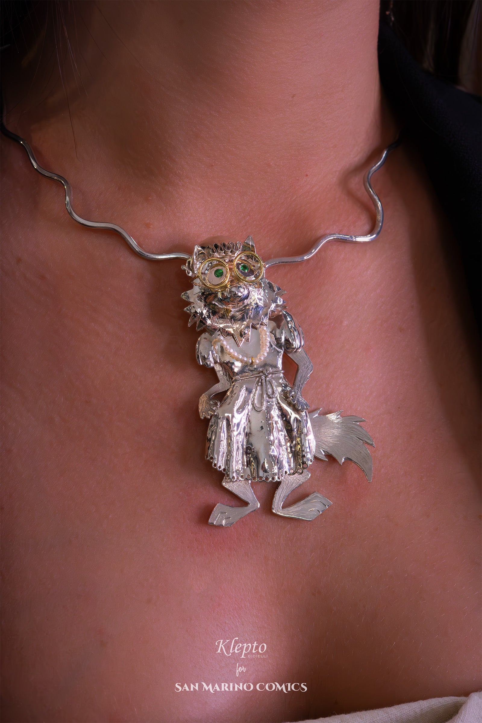 Pendente in Argento Silnova "Il Lupo" con Tzavoriti, Perle di lago e dettagli in oro giallo