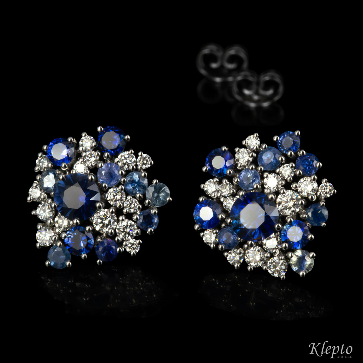 Orecchini in oro bianco con Zaffiri blu e Diamanti