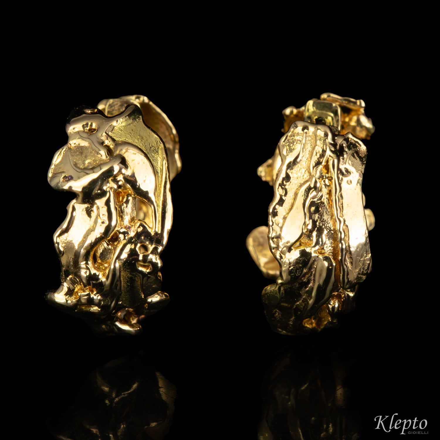 Orecchini in oro giallo a cerchio fusi a fiamma
