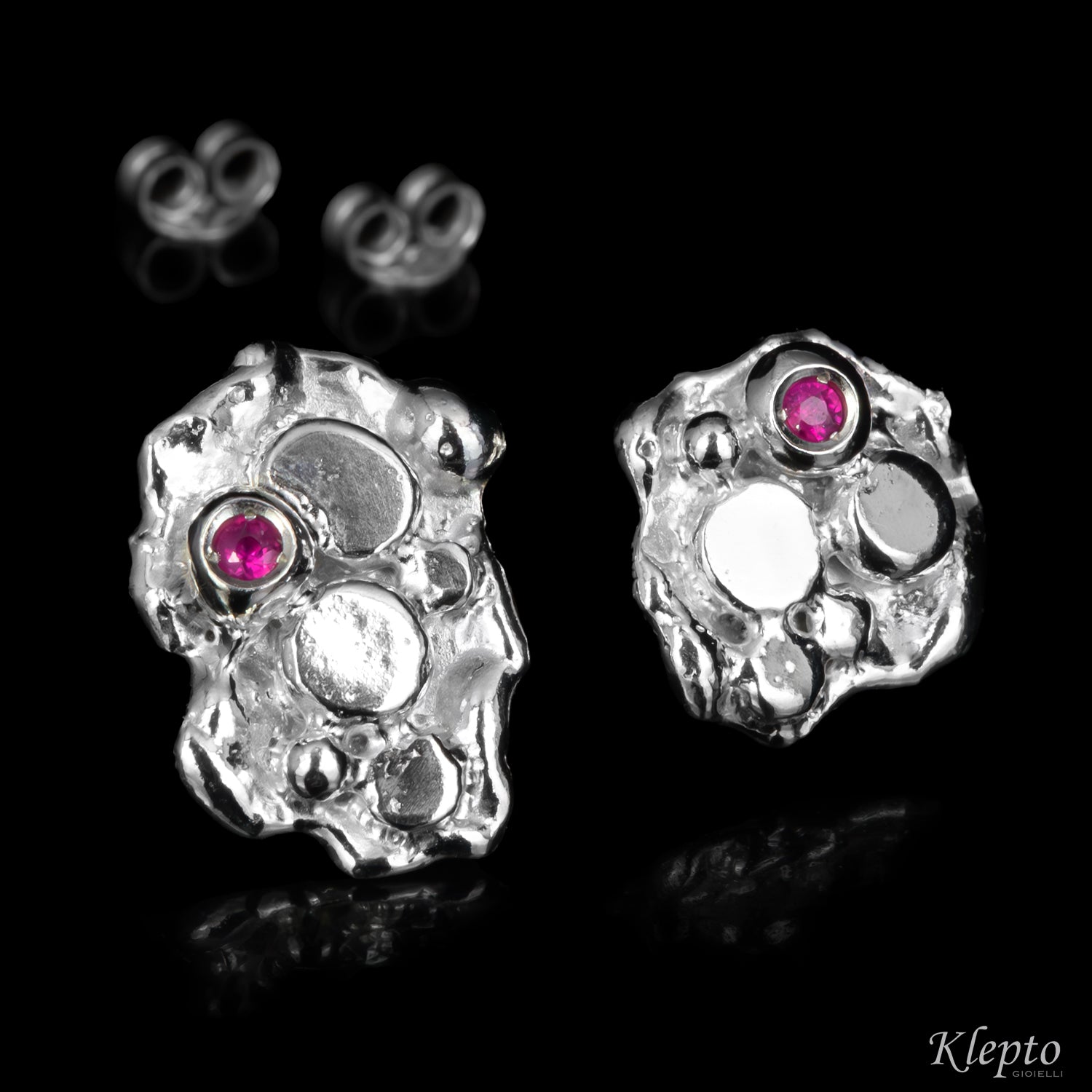 Orecchini in Argento Silnova® con Rubini