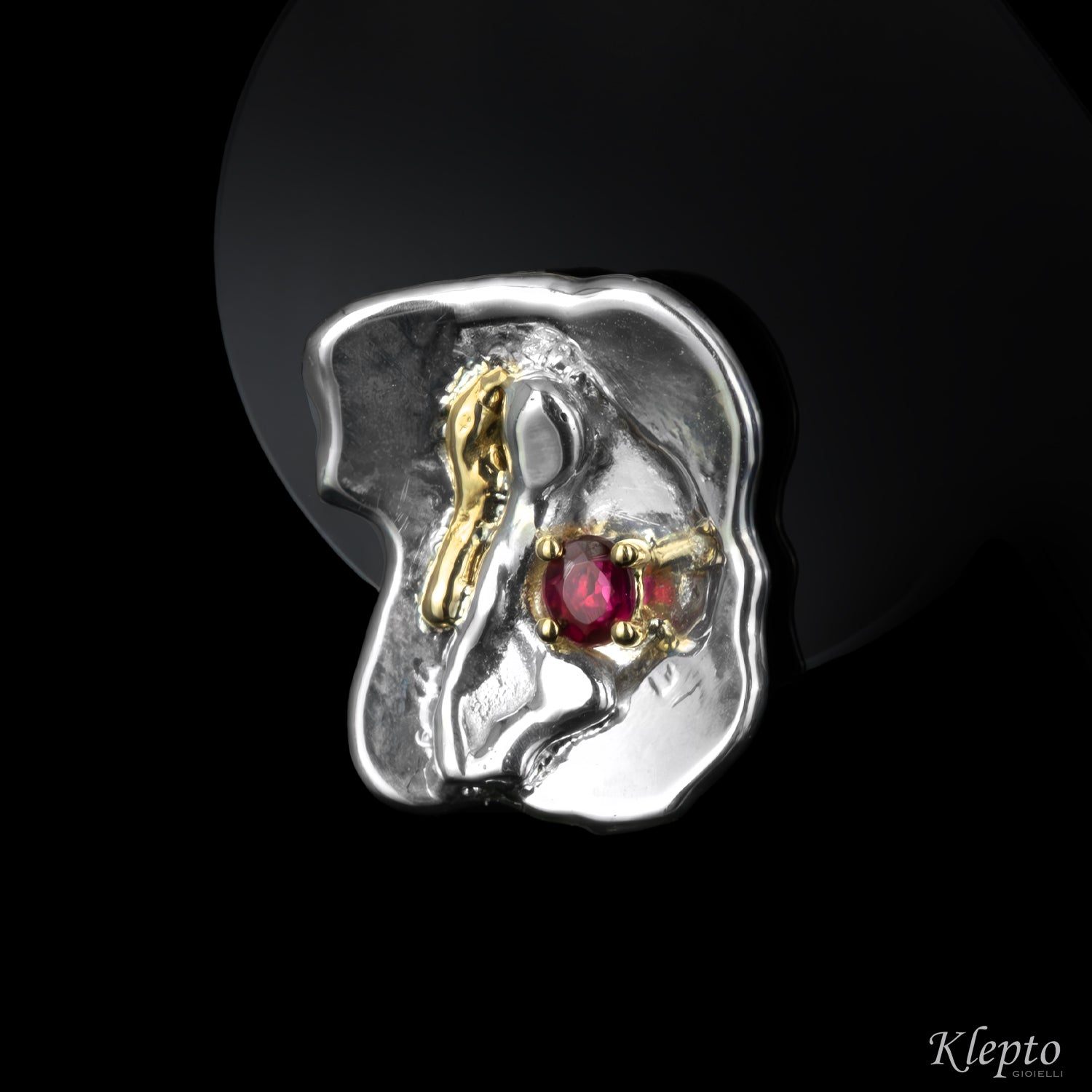 Orecchini in Argento Silnova® con Rubini e dettagli in oro giallo