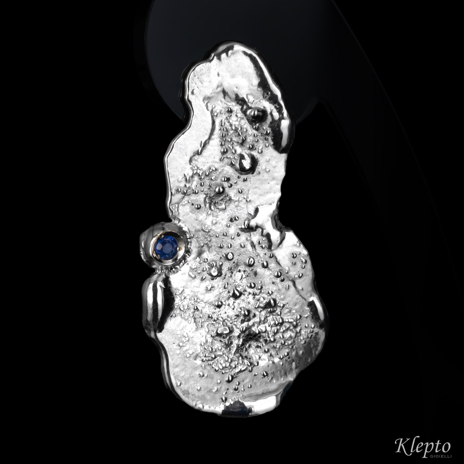 Orecchini in Argento Silnova® fusi a fiamma con Zaffiri blu