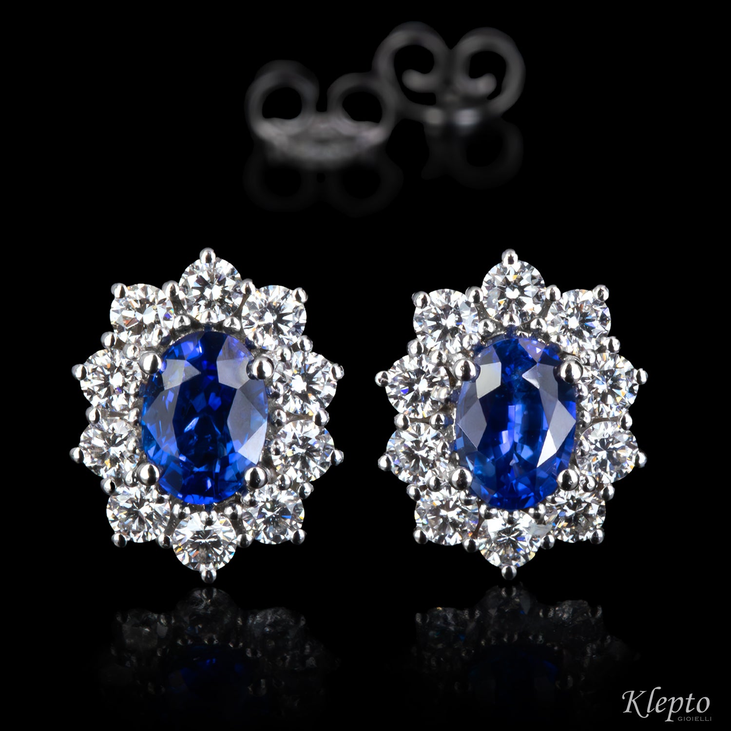 Orecchini in oro bianco a lobo con Zaffiri blu e Diamanti