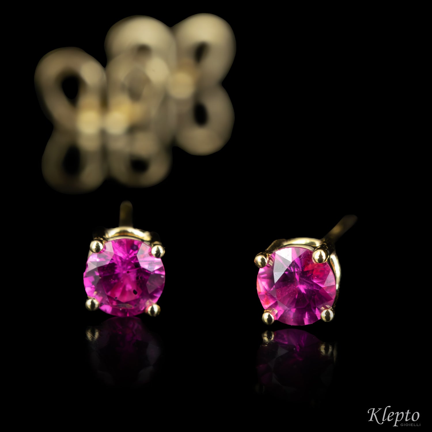 Orecchini in oro giallo con Zaffiri rosa