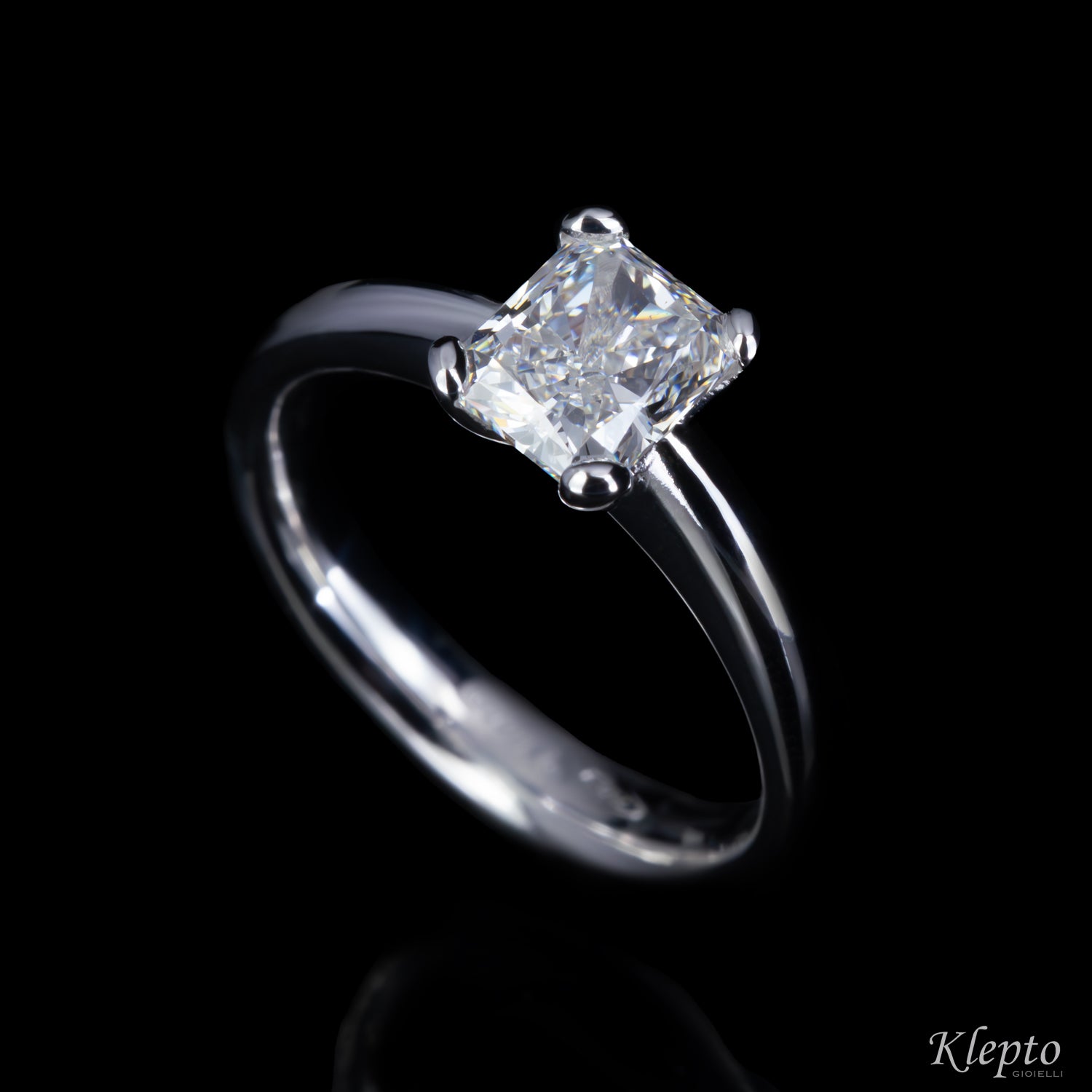 Solitario in oro bianco con Diamante Radiant