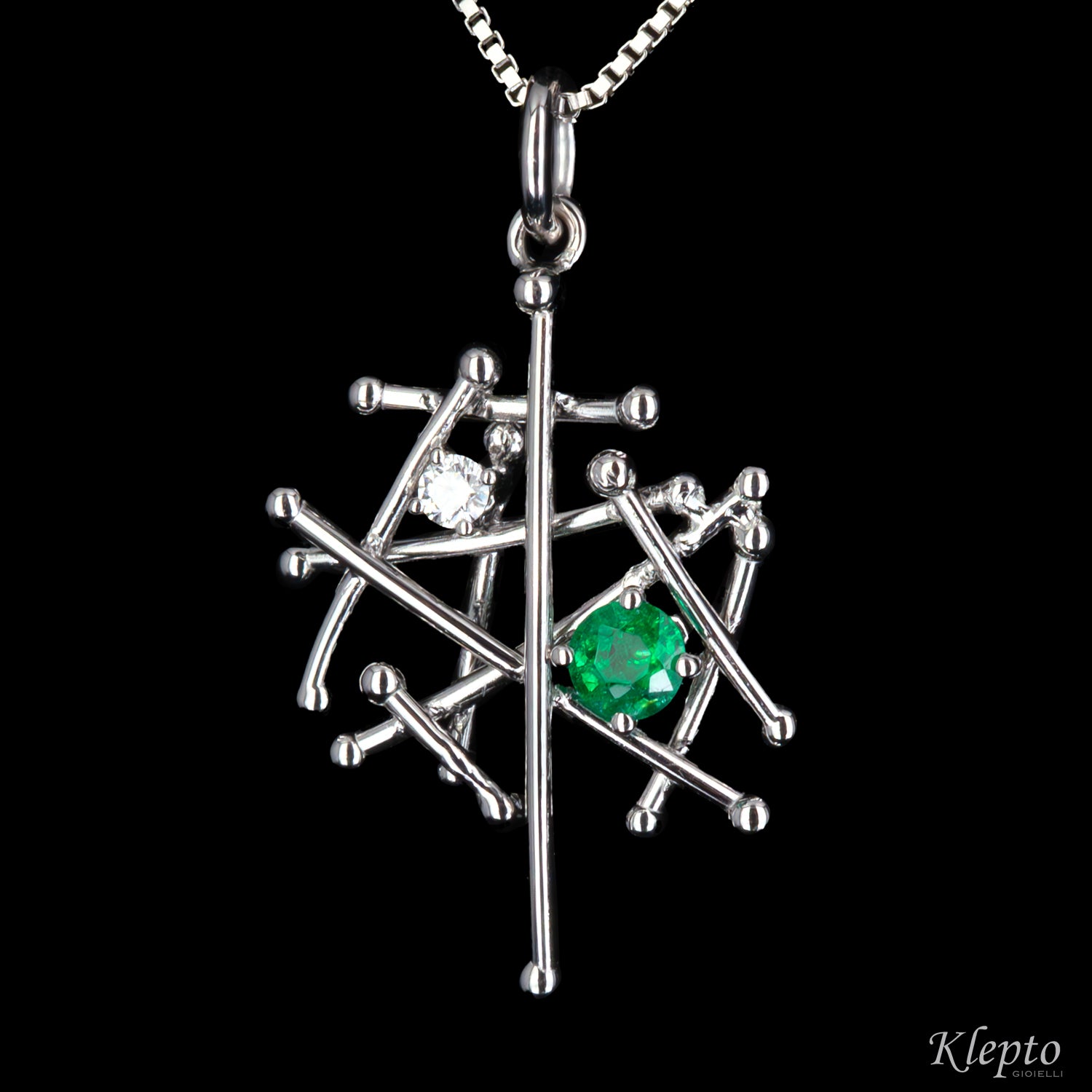 Pendente in oro bianco "IntriKo" con Smeraldo e Diamante