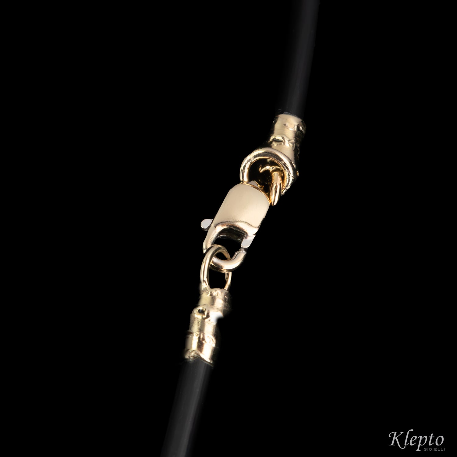 Pendente in oro bianco naturale con Zaffiro blu