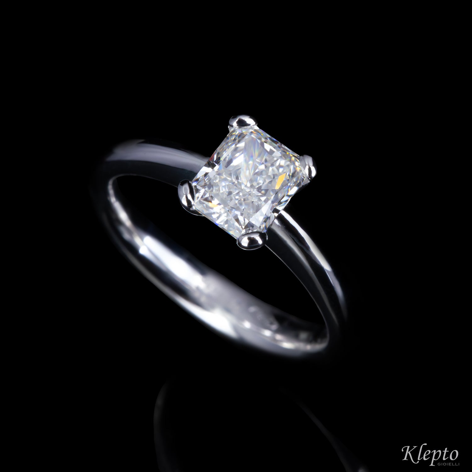 Solitario in oro bianco con Diamante Radiant
