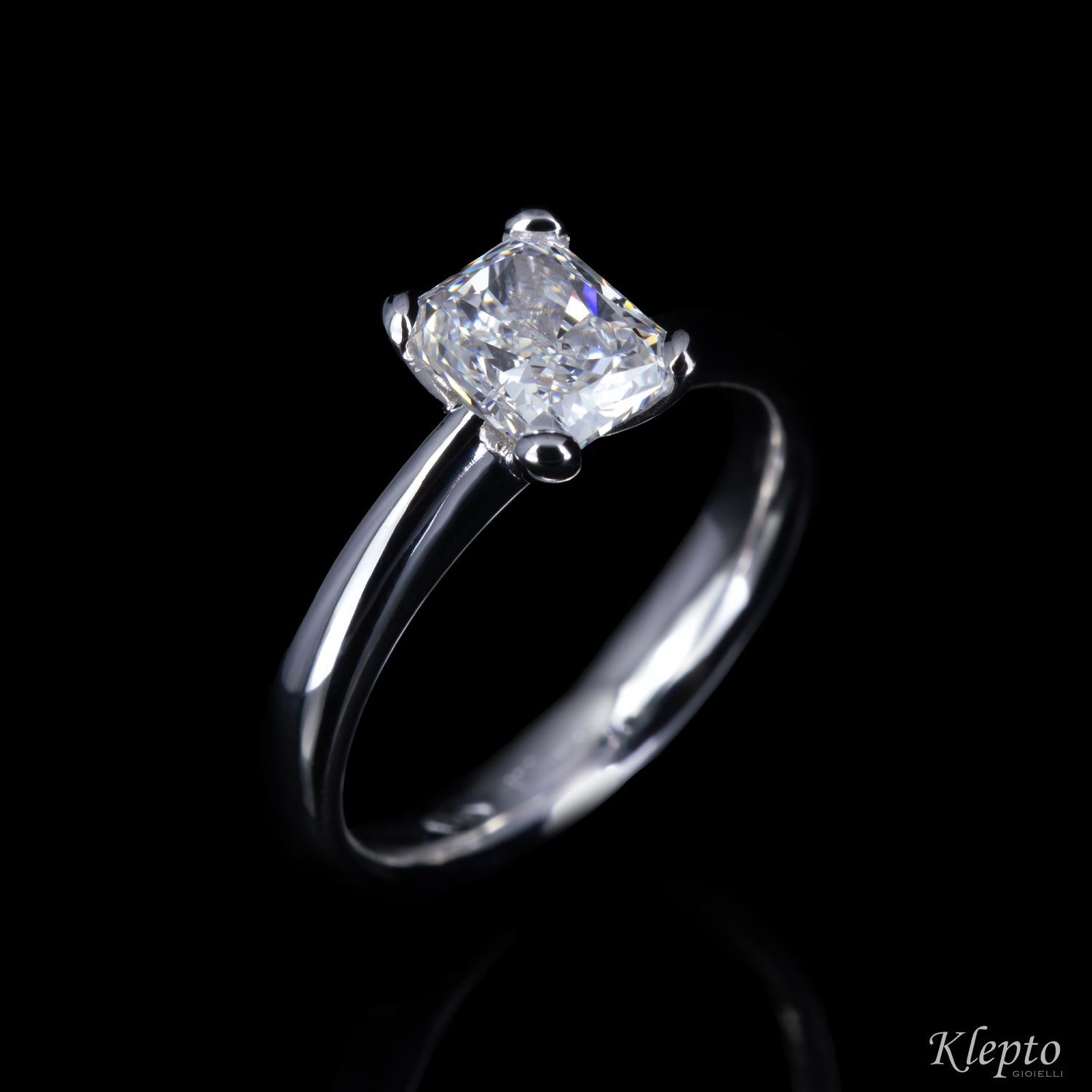 Solitario in oro bianco con Diamante Radiant