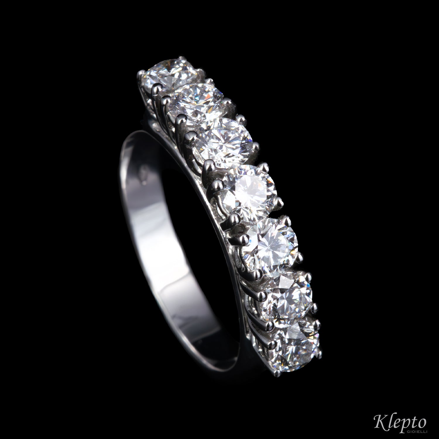 Anello classico Riviera sette pietre in oro bianco e Diamanti