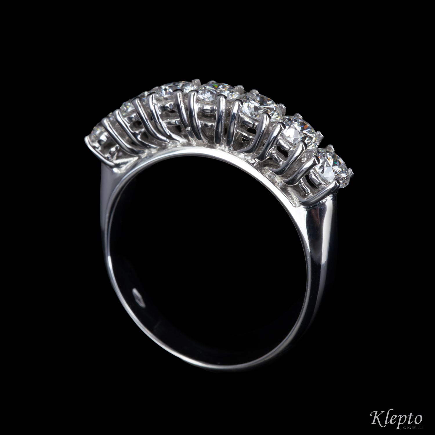 Anello classico Riviera sette pietre in oro bianco e Diamanti