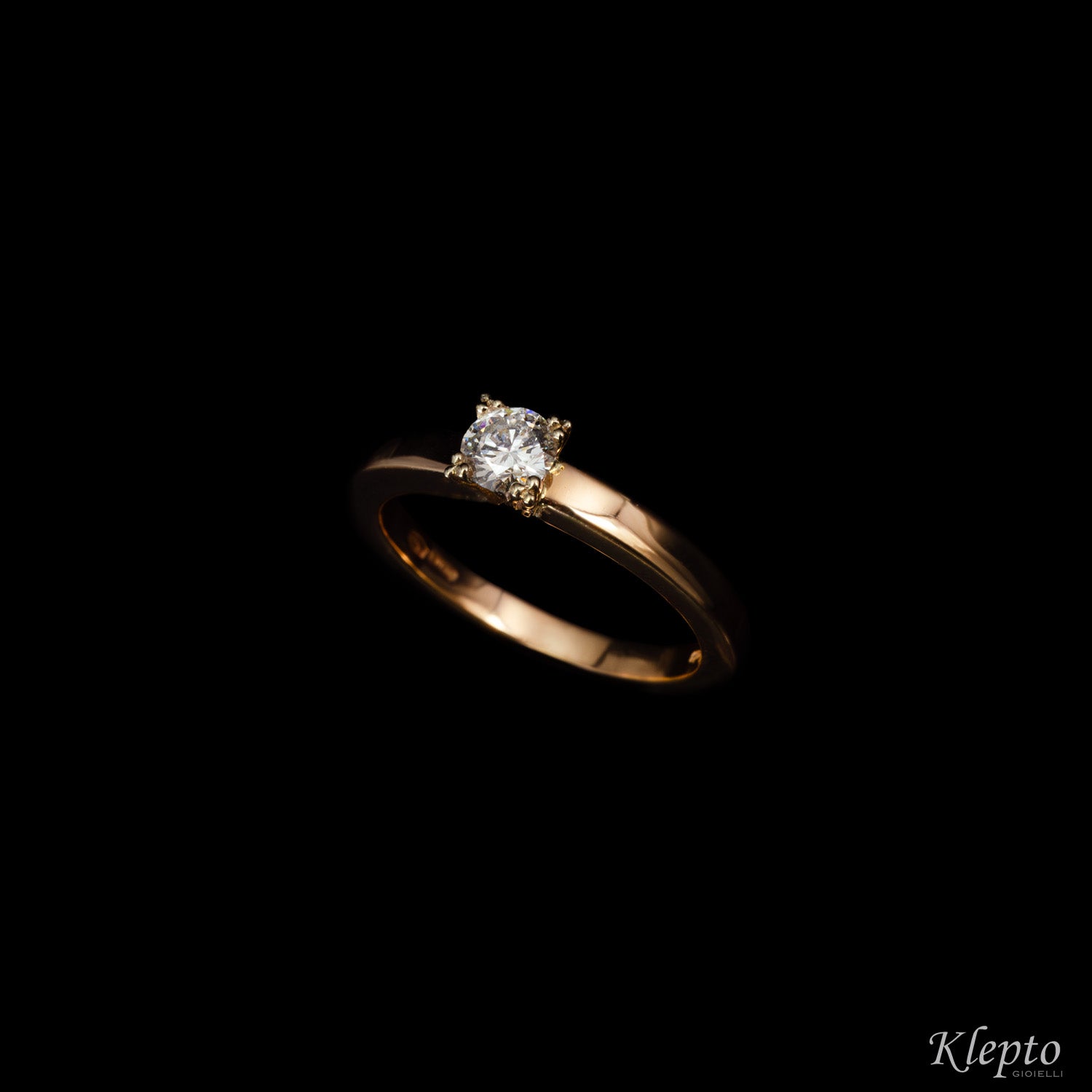 Solitario in oro rosa