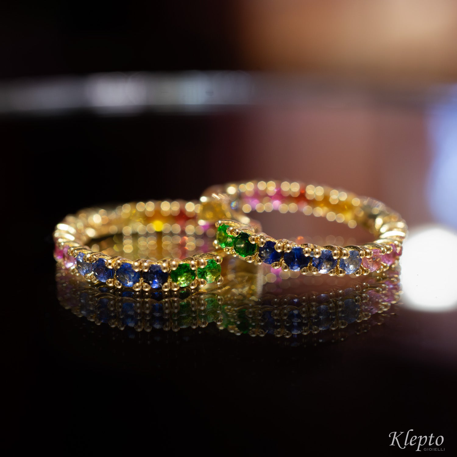 Orecchini in oro giallo a cerchio Rainbow