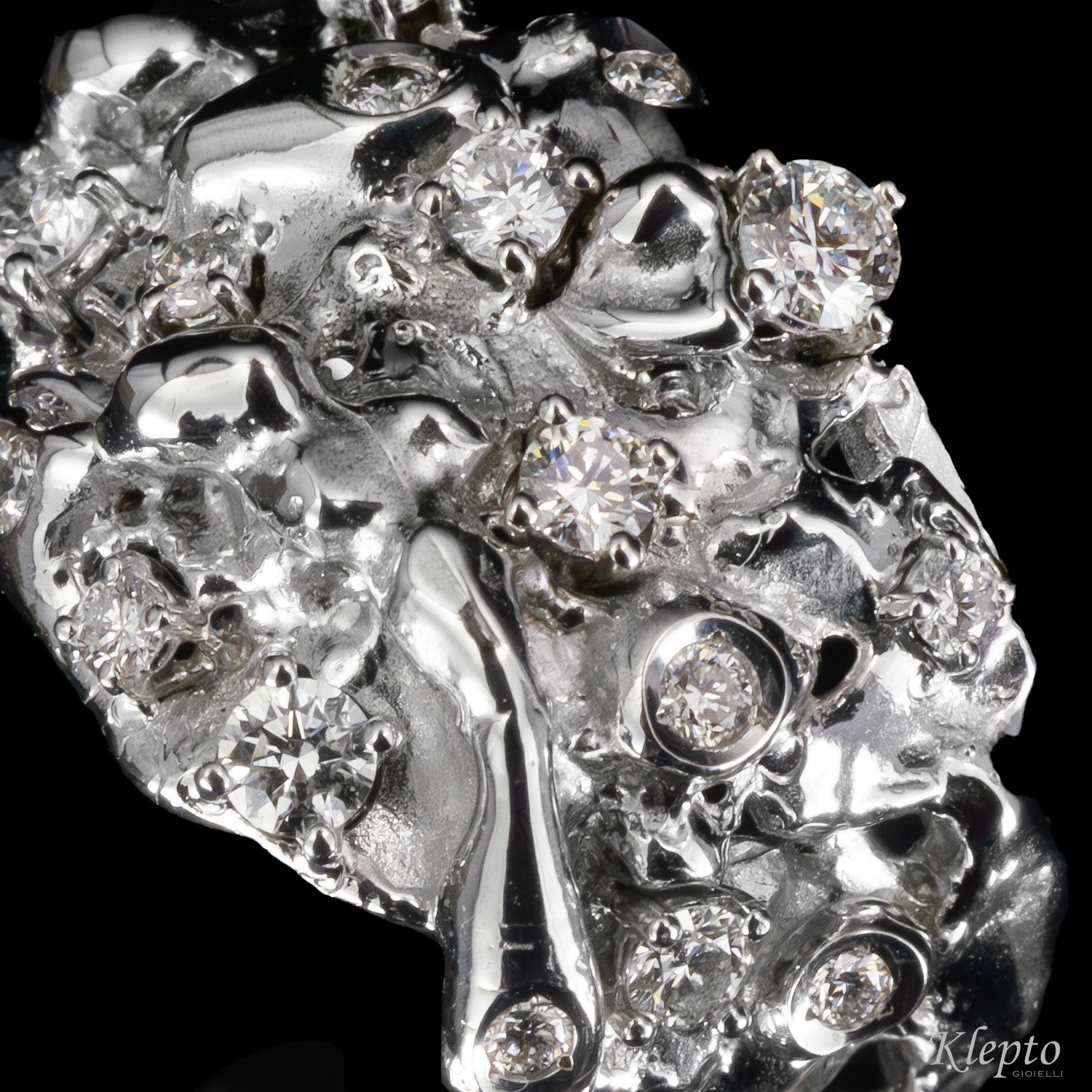 Anello in oro bianco Vulcano