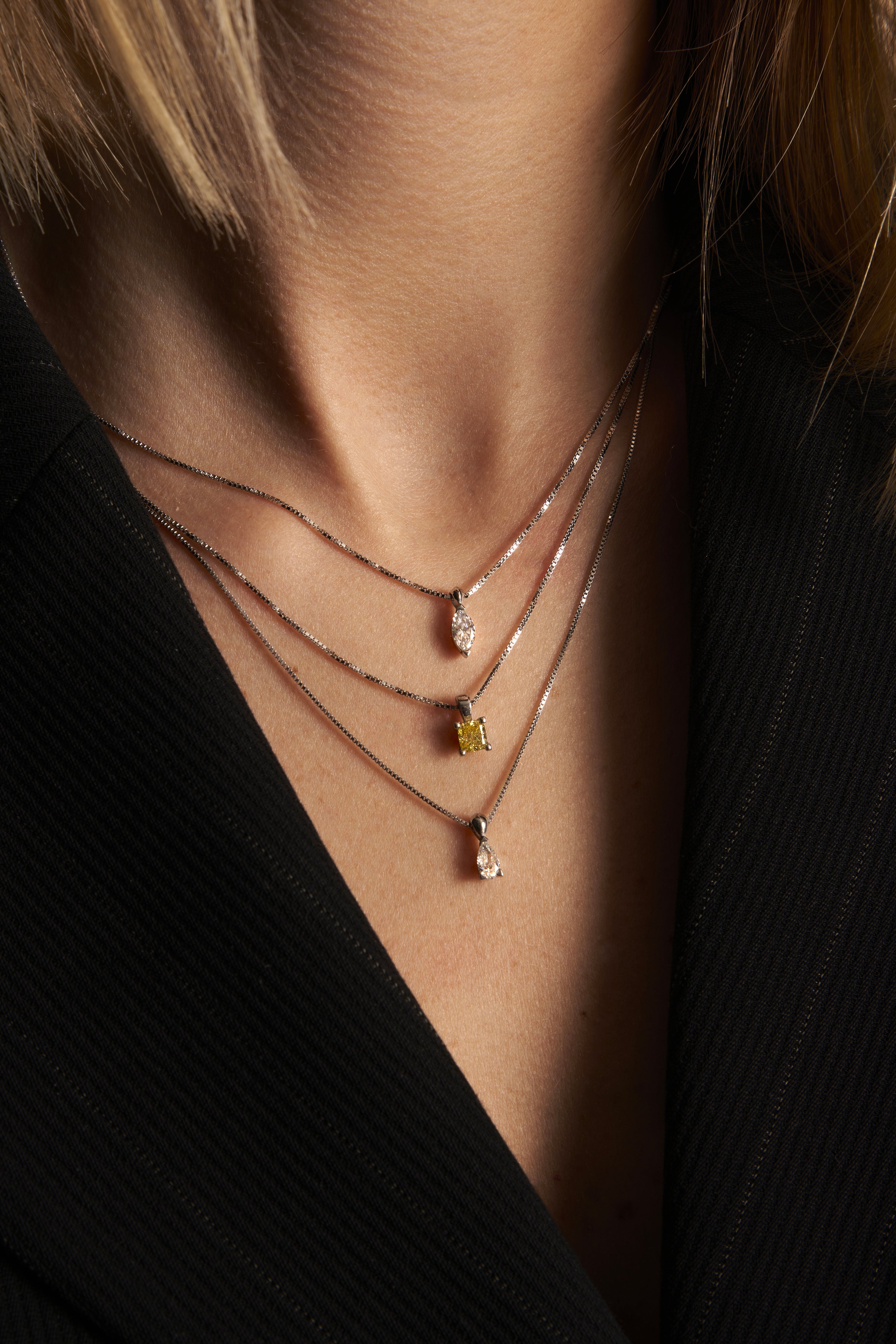 Pendente in oro bianco con Diamante Fancy