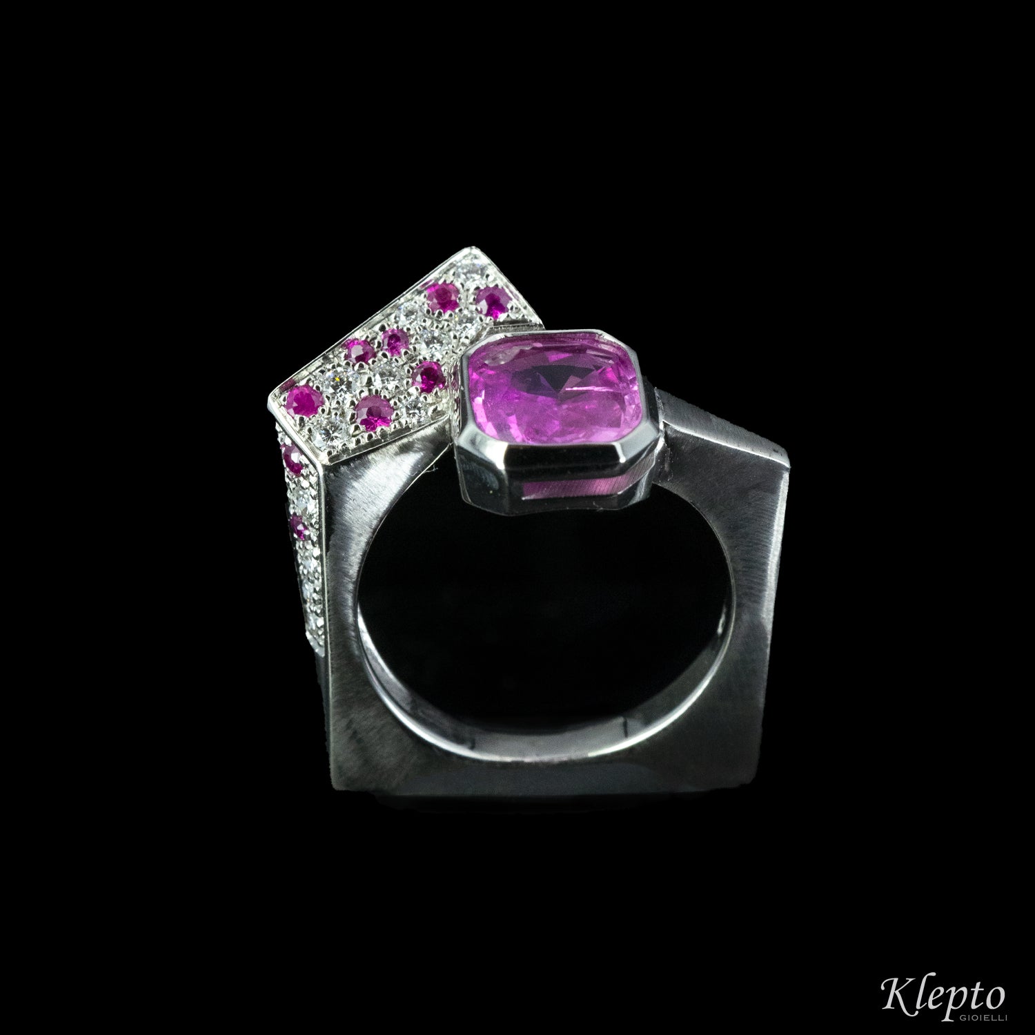 Anello classico by klepto in oro bianco con Zaffiro Rosa e Diamanti