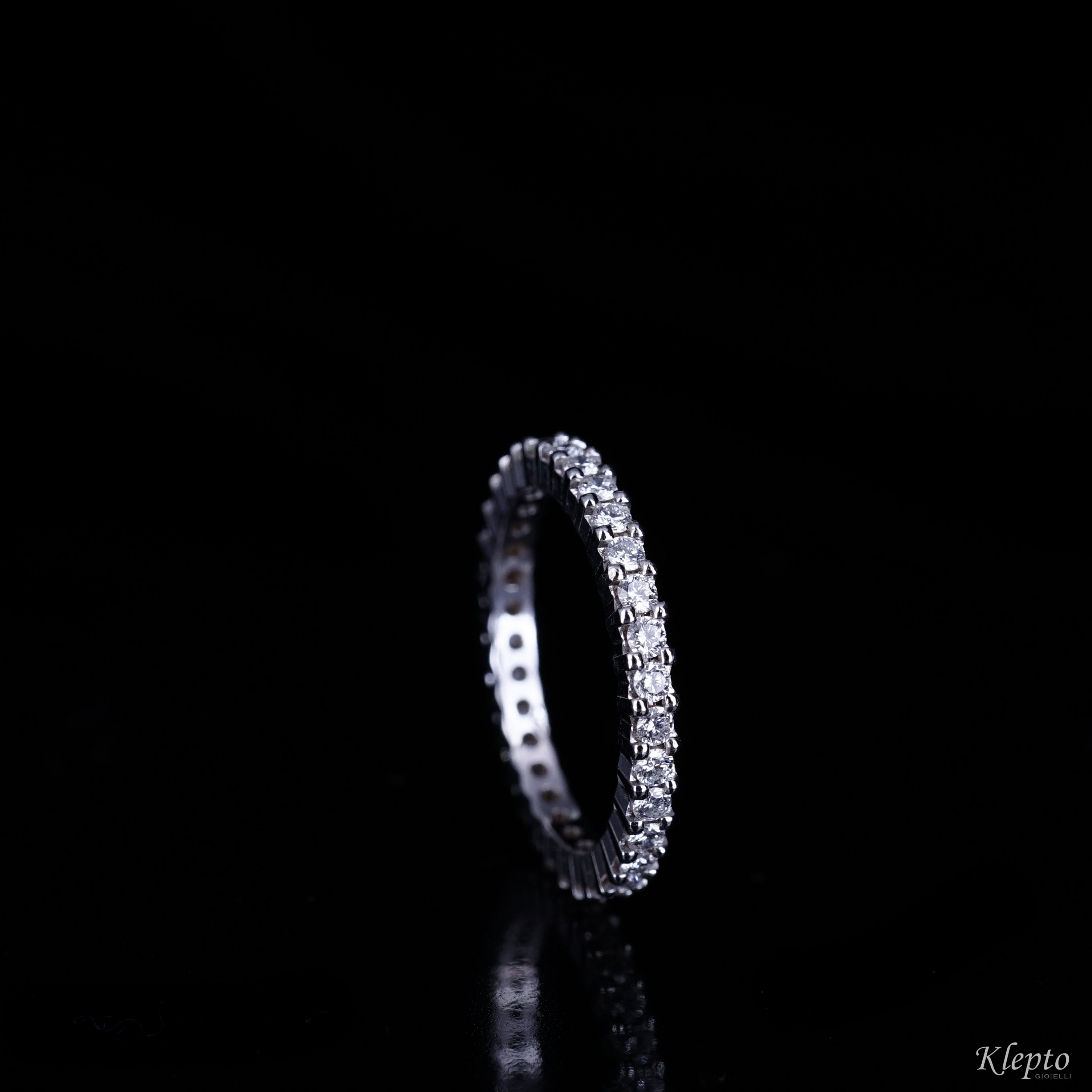 Infinity in oro bianco tornito